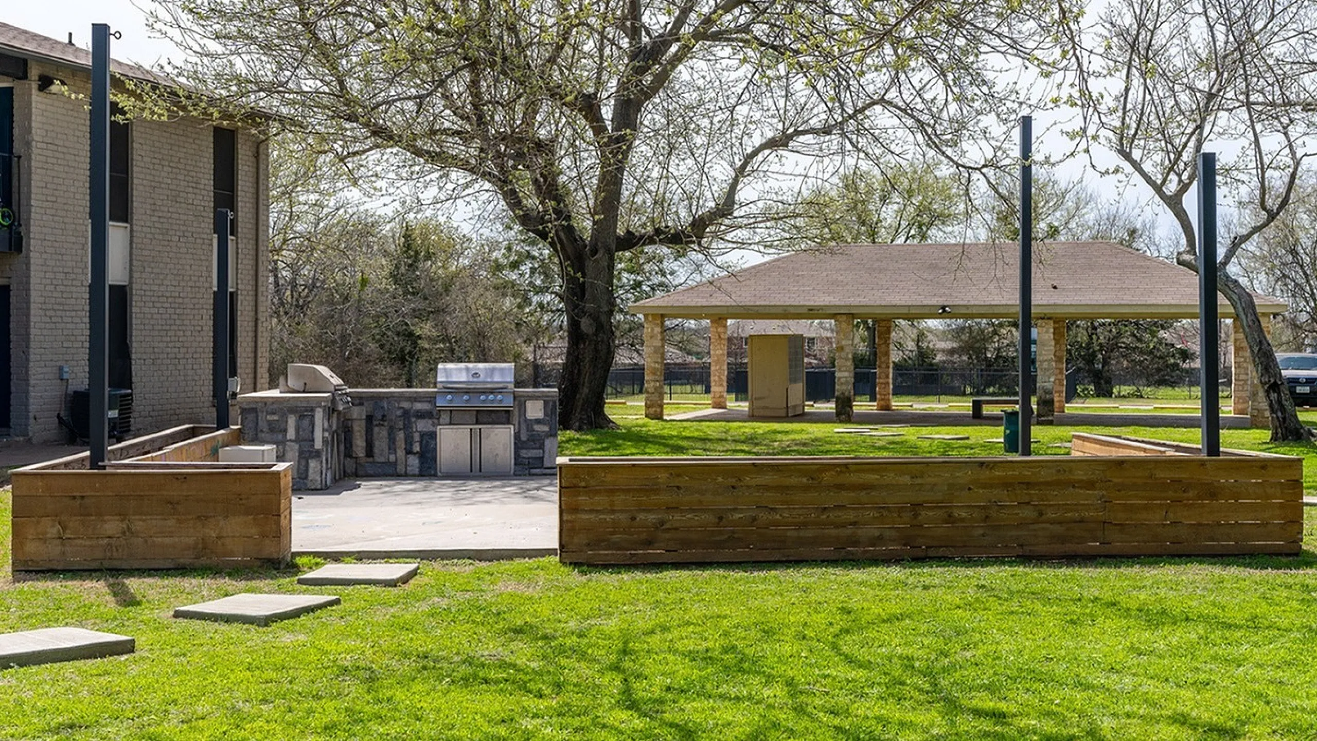 Woodside Flats - Outdoor Grill Area