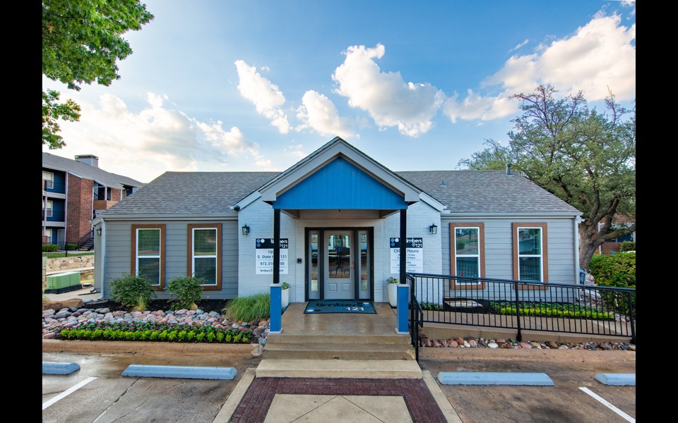 Leasing Office Exterior