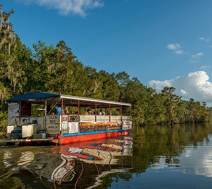 Highland Park - Riverboat on Waterway