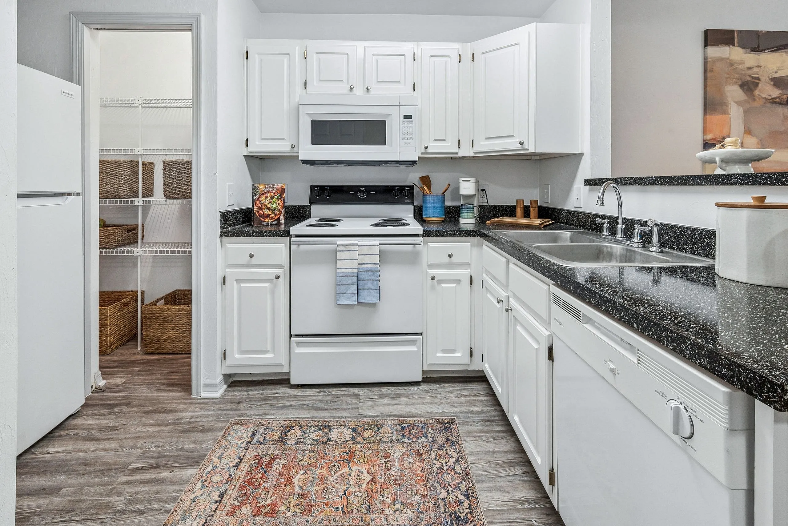 Museum Walk apartment kitchen