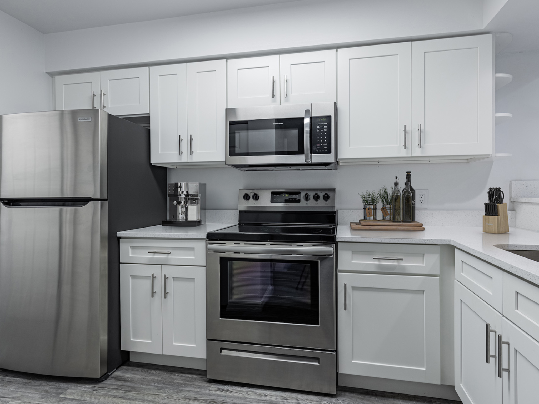Kitchen kitchen with cabinets and appliances
