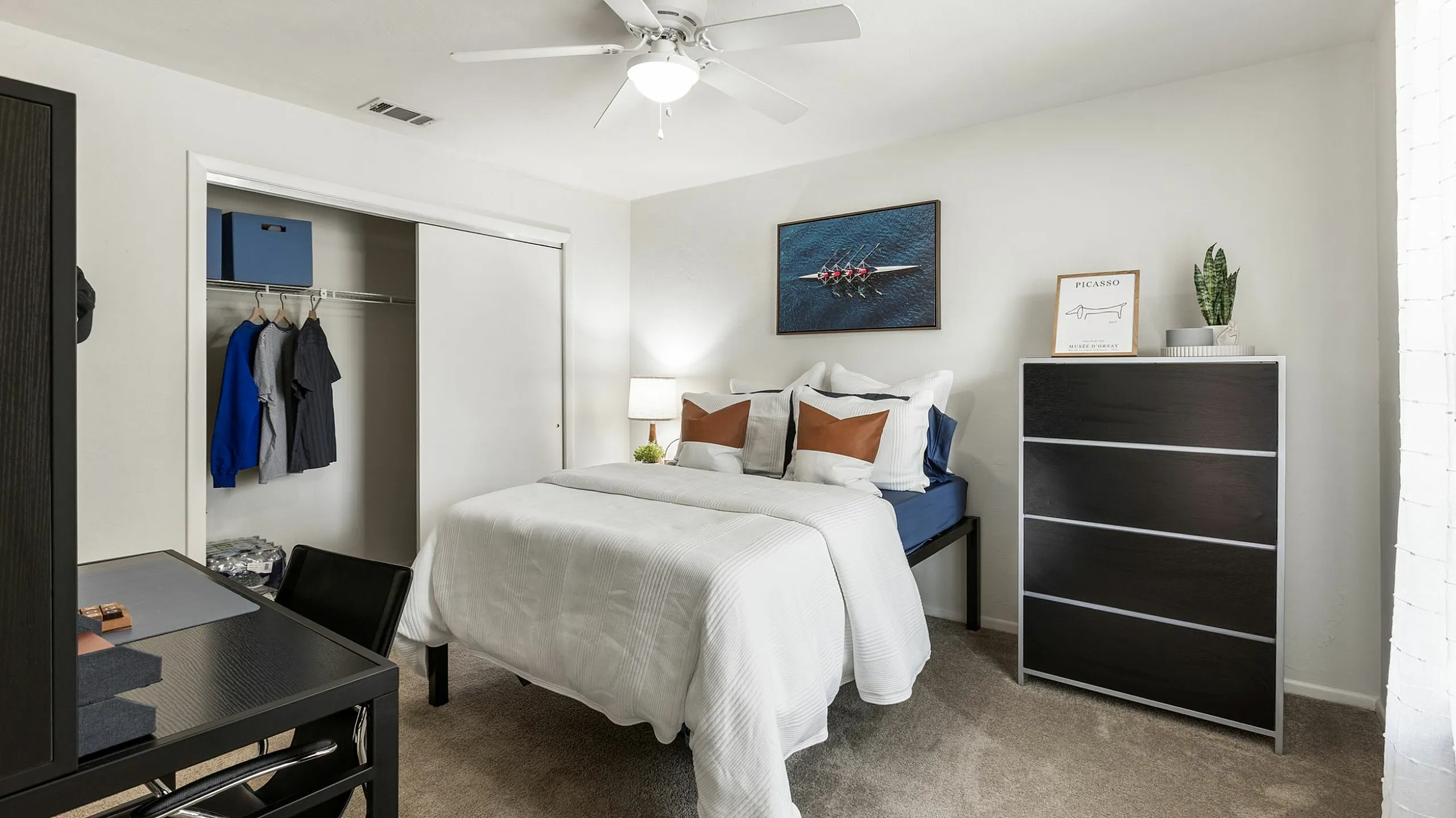 Oxford Manor - Modern Bedroom