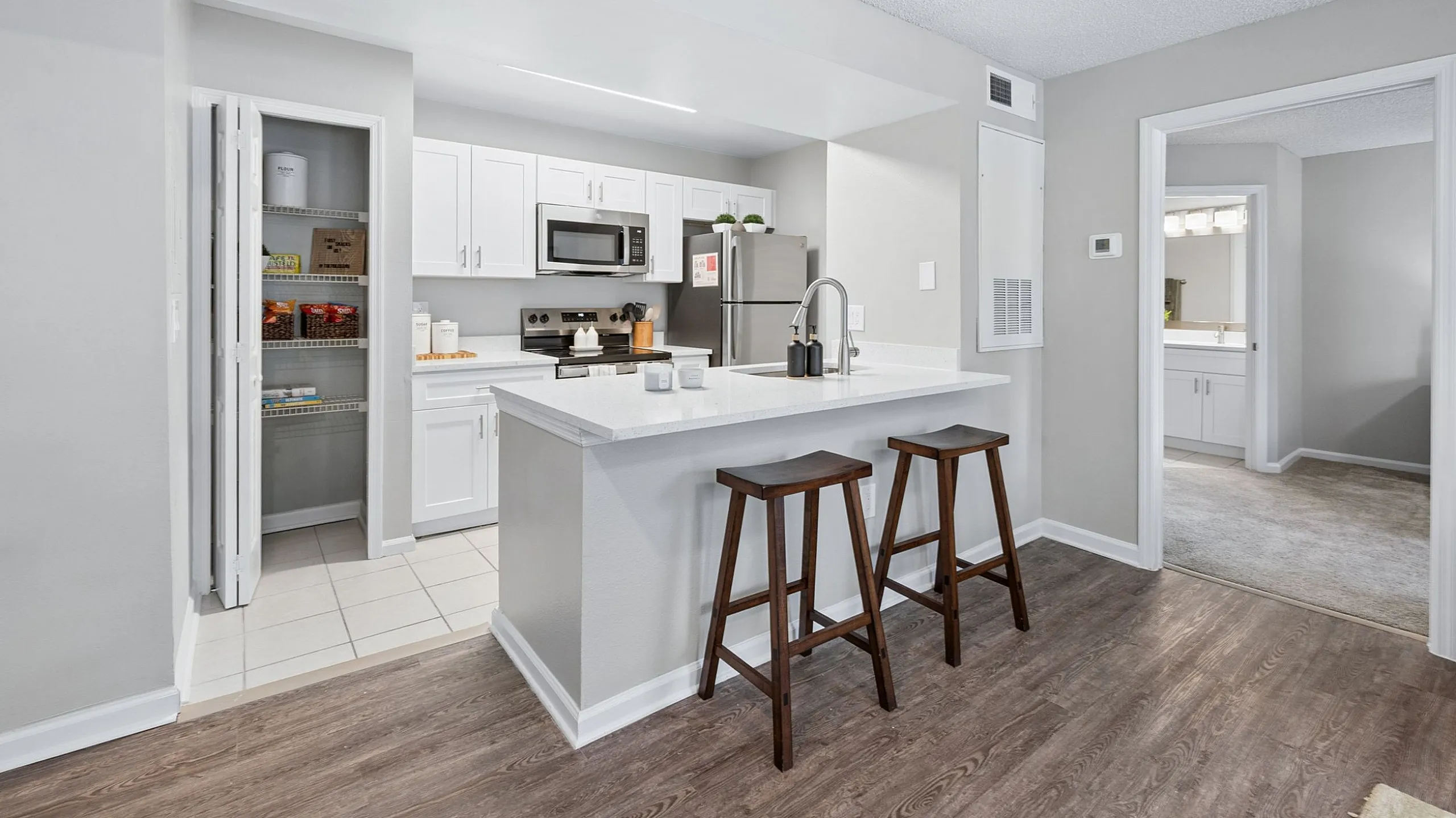The Polos - Modern Kitchen
