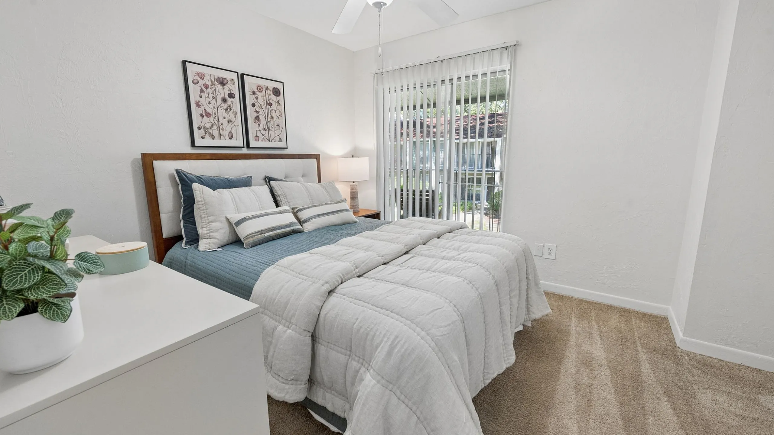 The Gardens - Cozy Bedroom