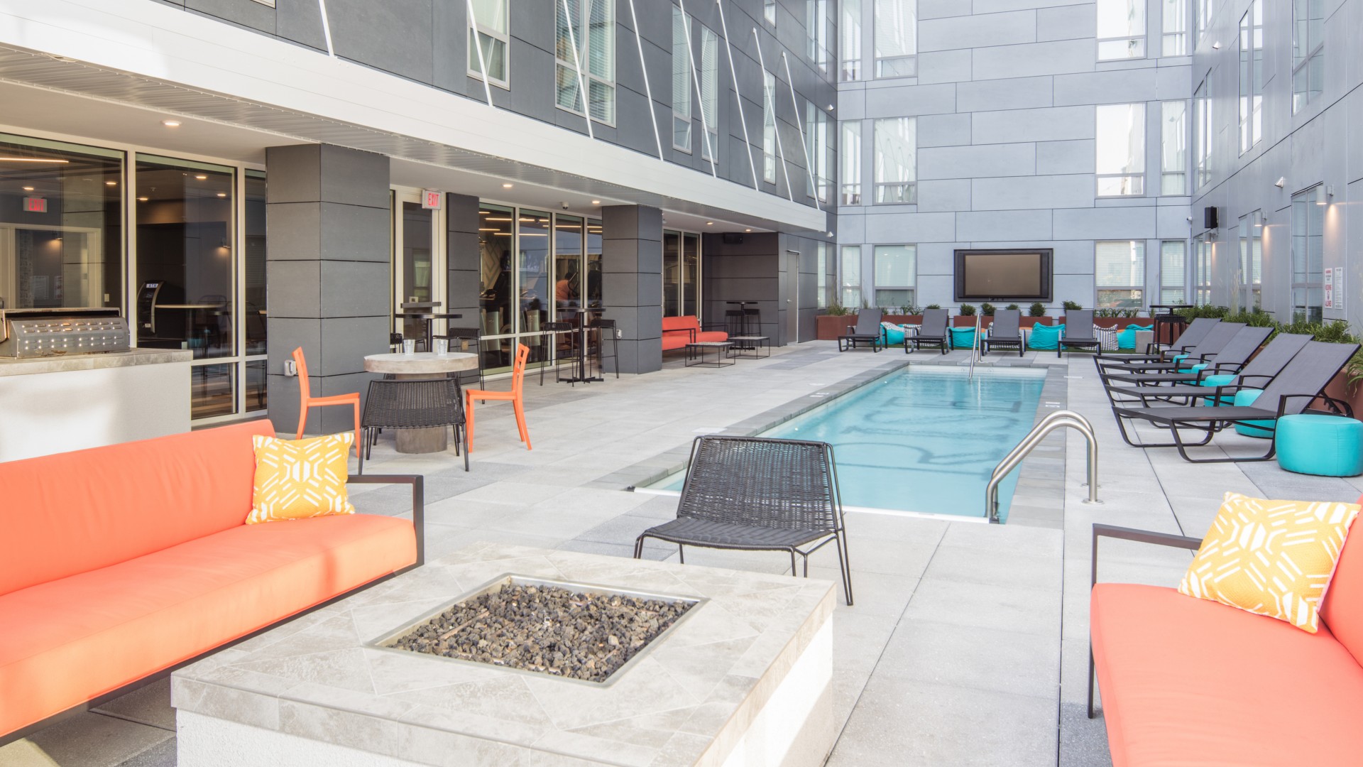 Resort Style Pool | Studio Apartments Columbia Mo | Rise on 9th