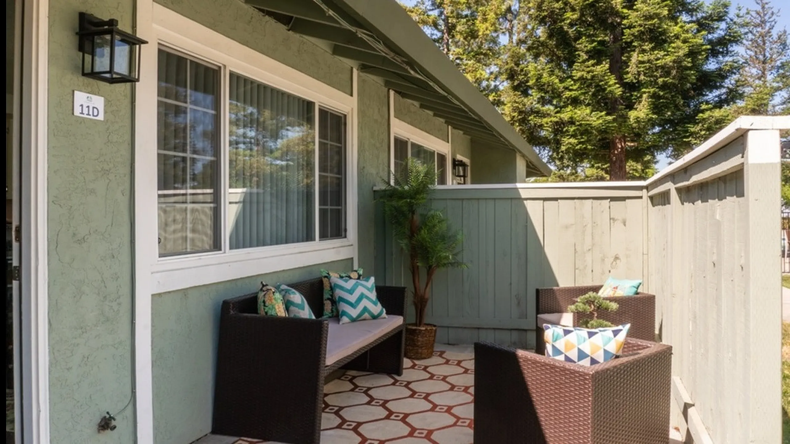 Cottages on 5th (NEW) - Cozy Patio