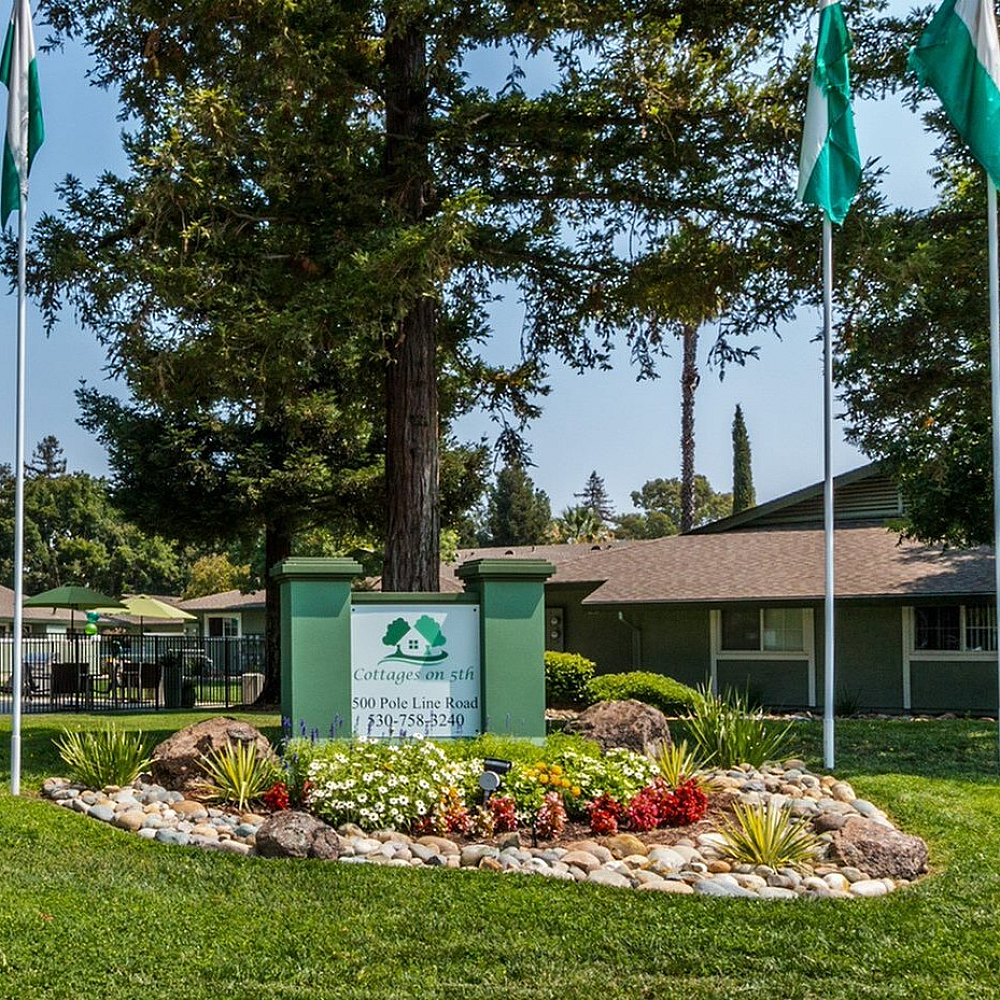 Cottages on 5th (NEW) - Entrance Sign