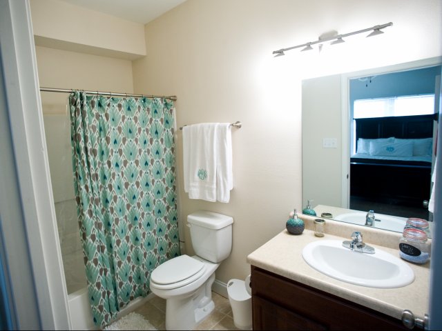 Image of Private Bathrooms for cottagelandinglafayette.com
