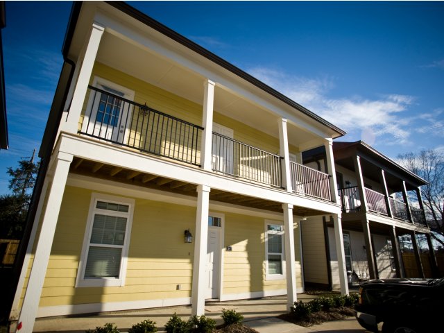 Image of Balcony for cottagelandinglafayette.com