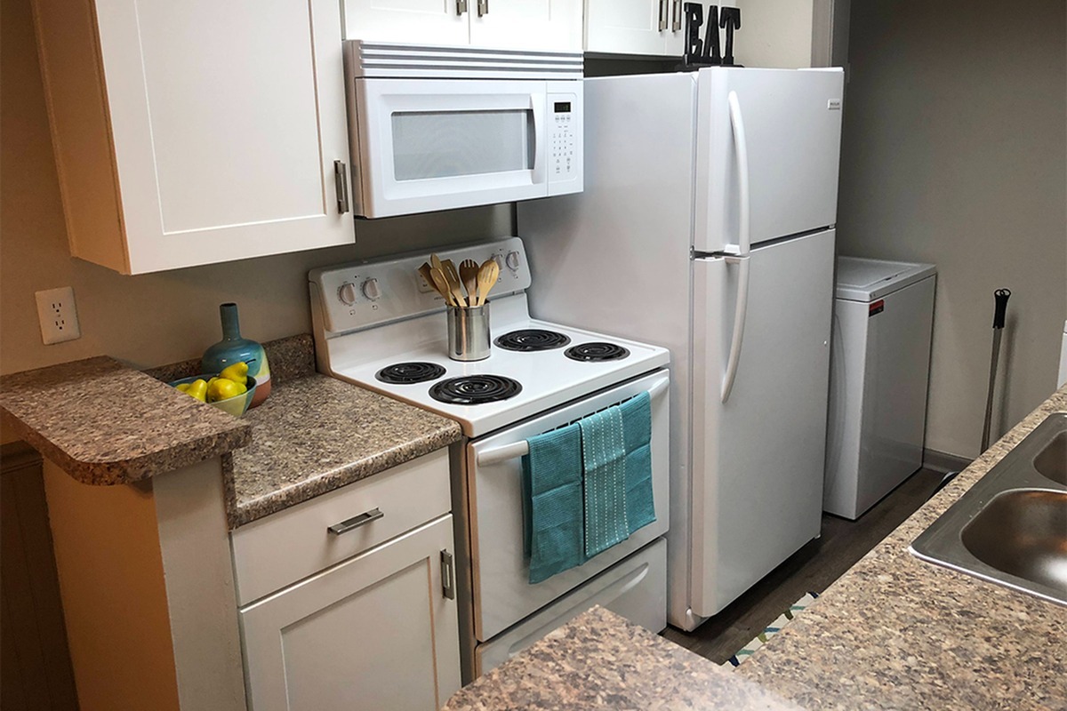 View Photos Petersburg Square Apartments