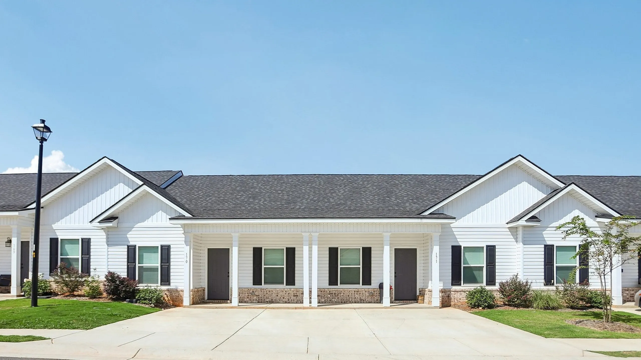 Woodford Ridge Townhomes - Exterior View