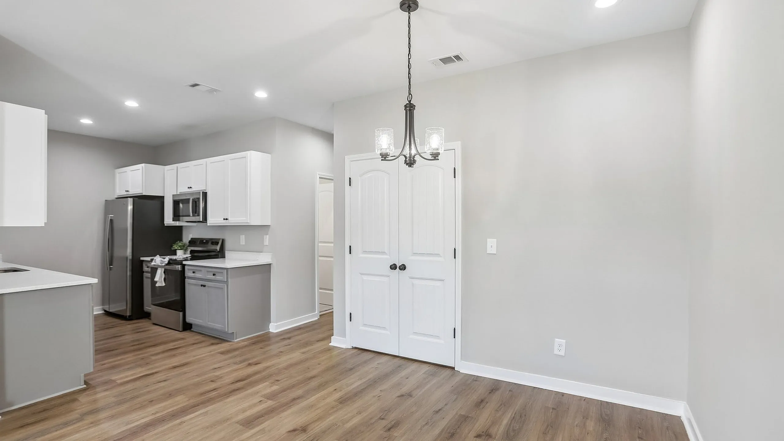 Woodford Ridge Townhomes - Modern Kitchen