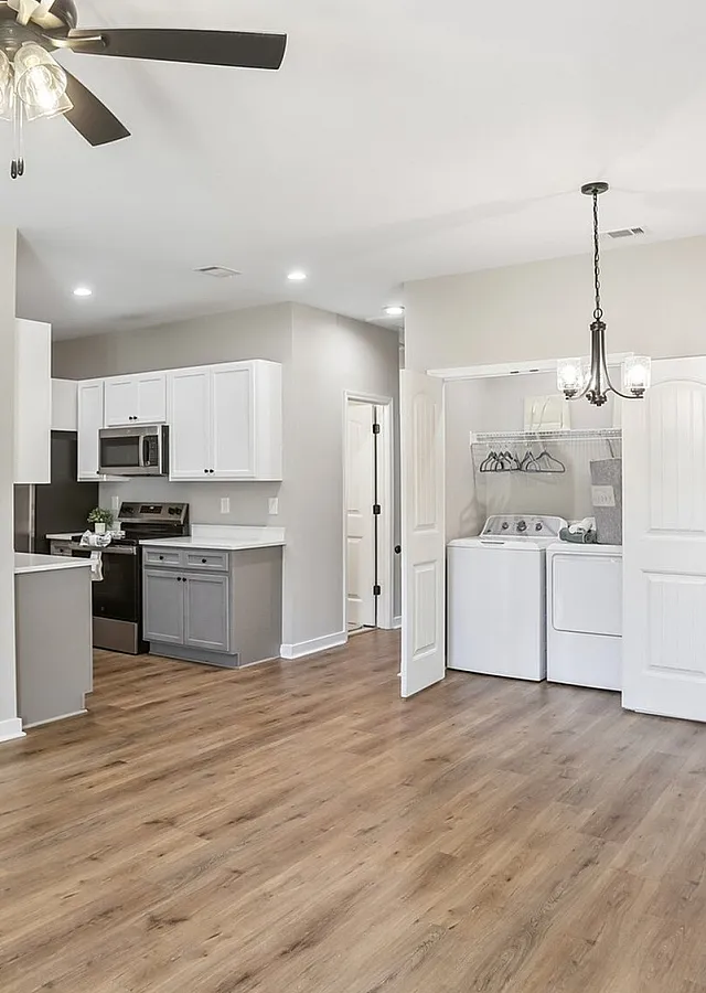 Woodford Ridge Townhomes - Open Living Area
