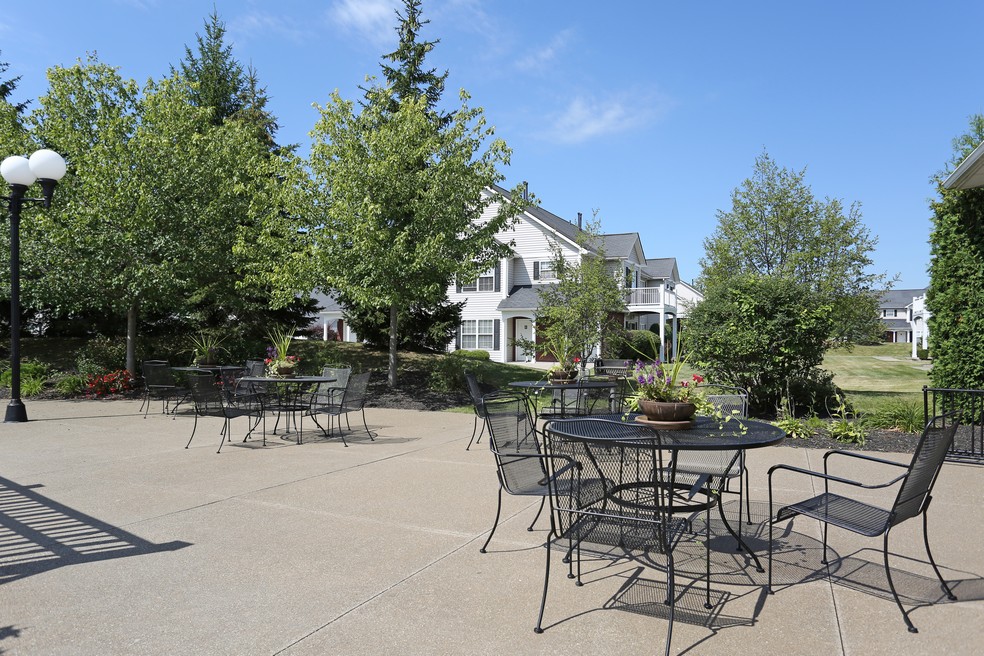 Community Sun Deck | Apartments in East Amherst, NY | Autumn Creek Apartments