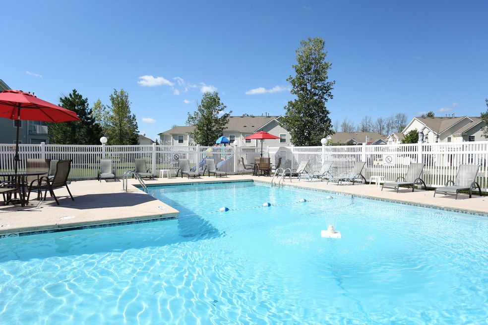 Williamsville Apartments | heated swimming pool
