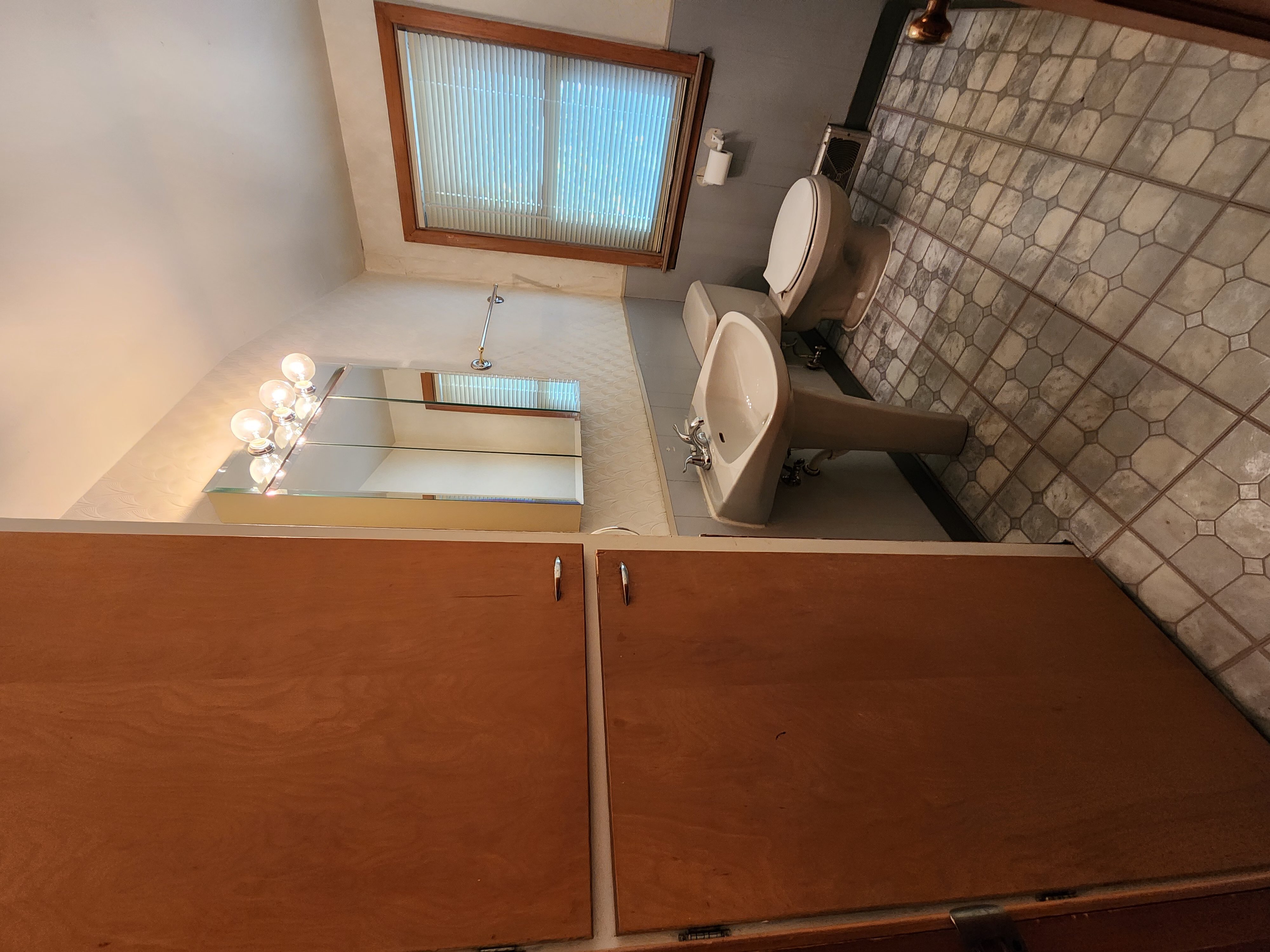 5 bd 2 bt Floor Plan