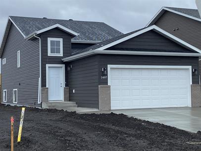 Charming modern house with a spacious garage and inviting exterior design.