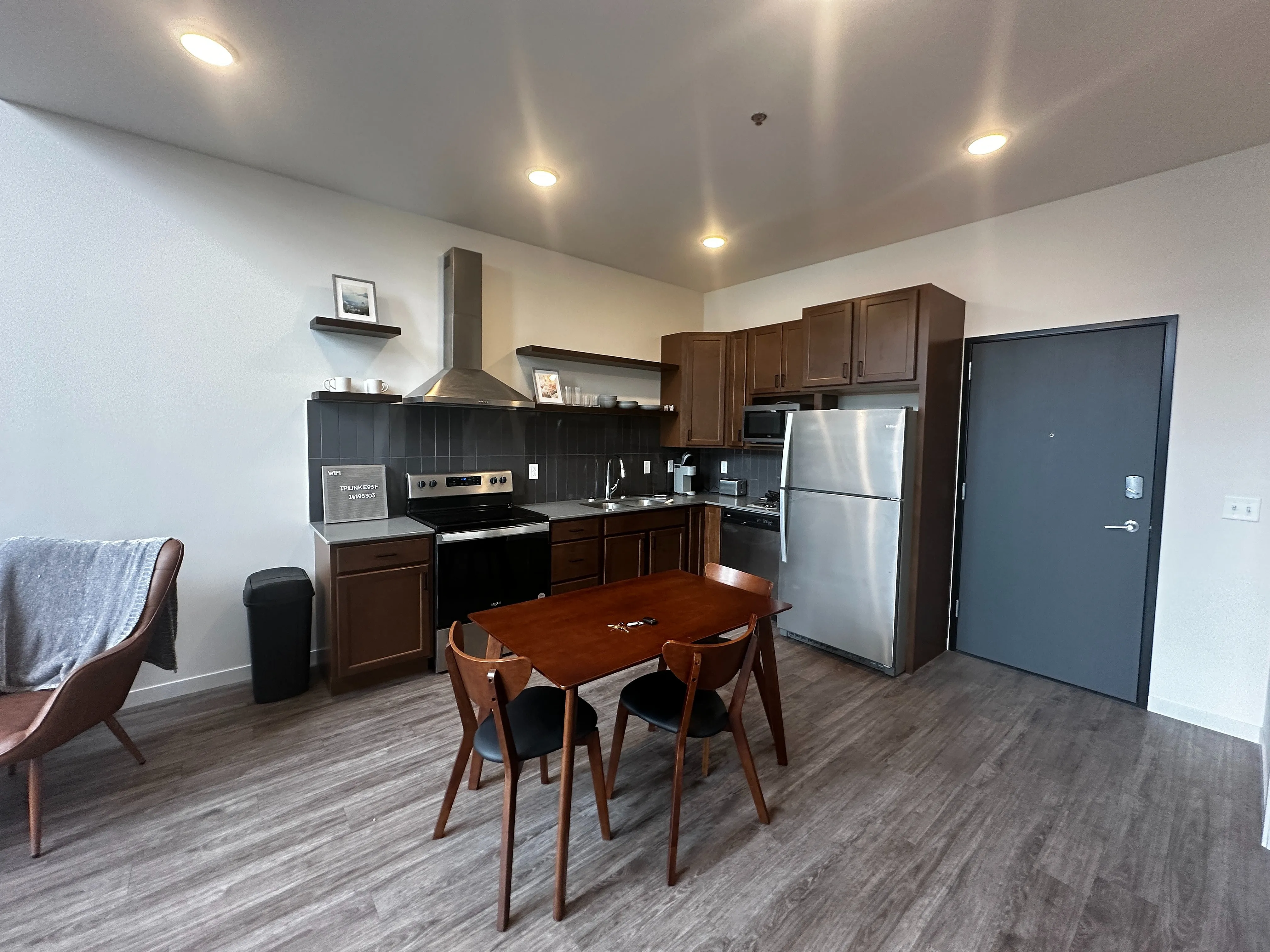 The Arch - Modern Kitchen