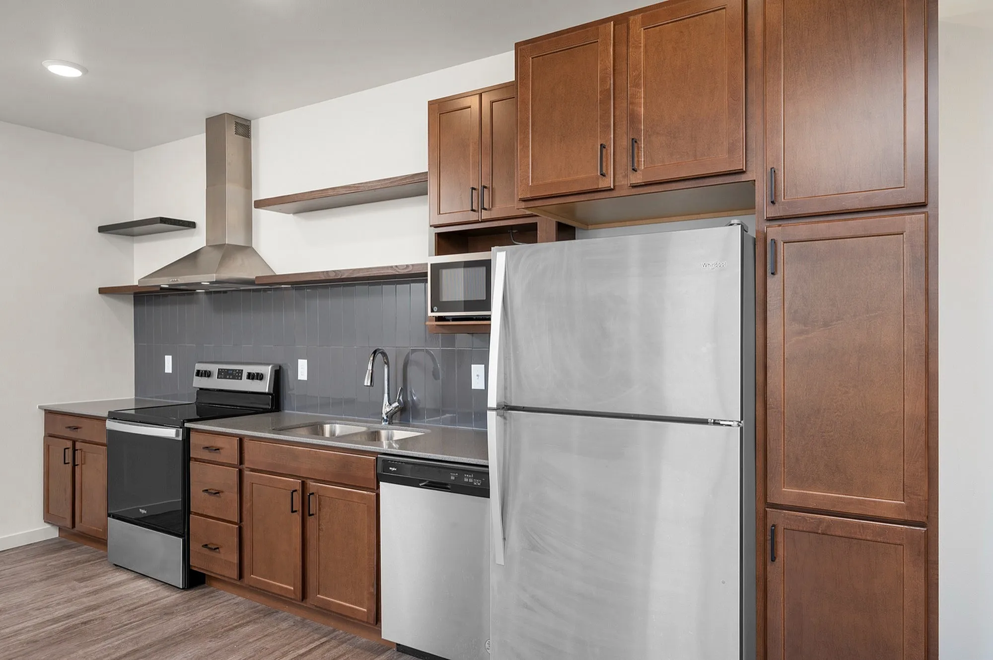 The Arch - Modern Kitchen
