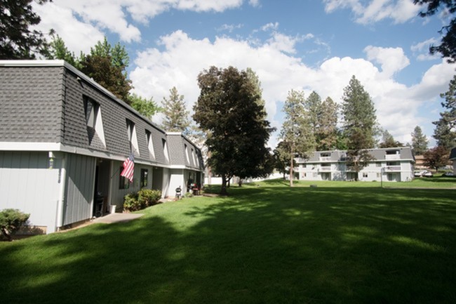 Image of Garden Style Courtyard for The Grove