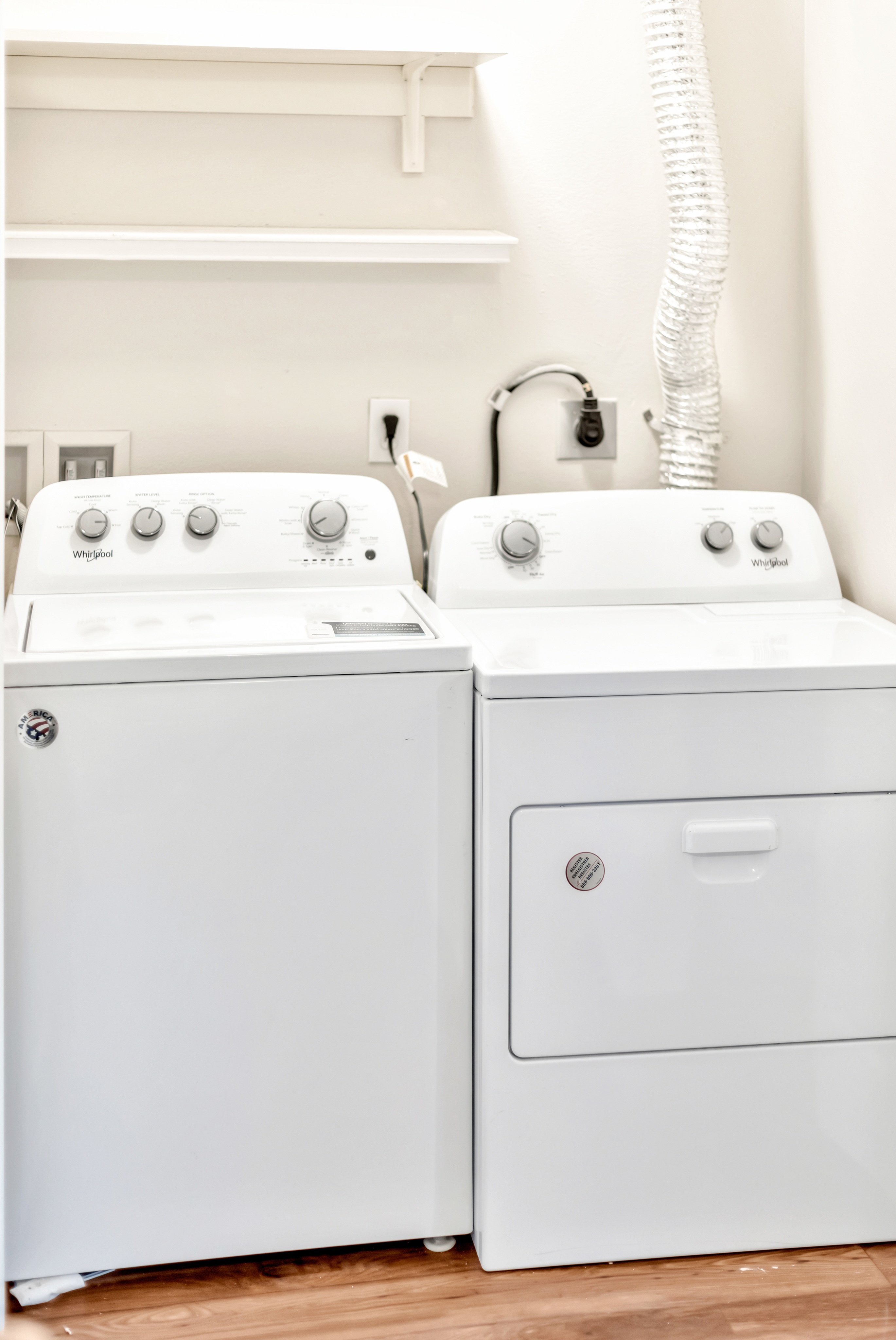 Washer/Dryer (In select units)