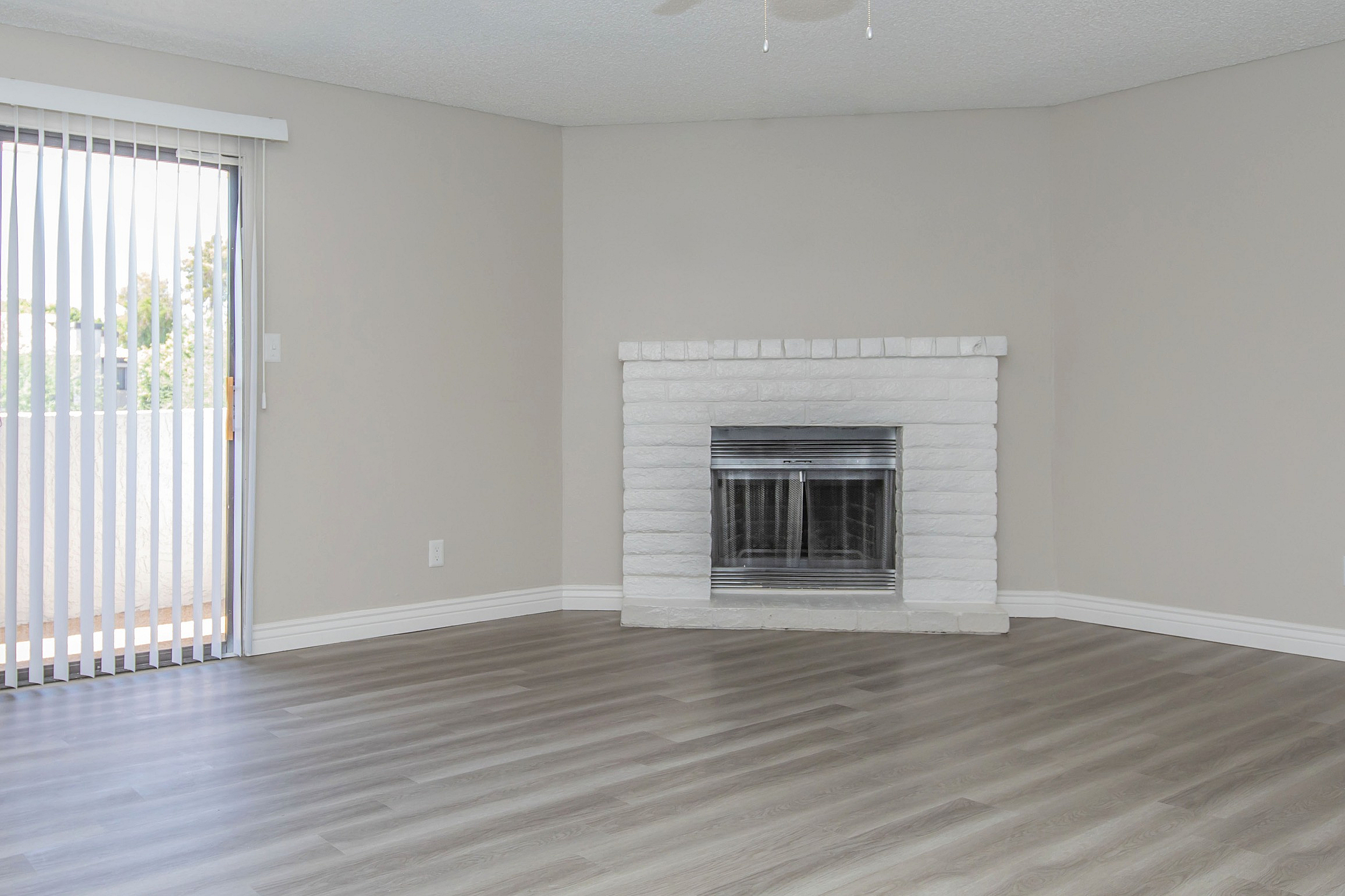 Image of Fireplace in select units for www.TheAviPHX.com
