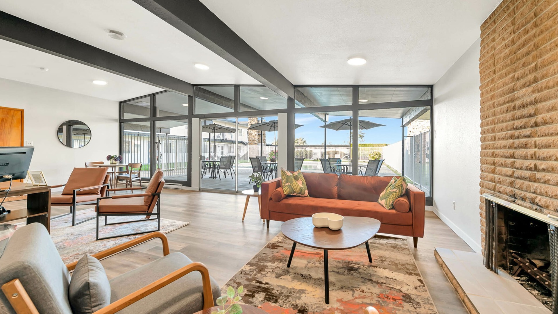 Leasing Center
