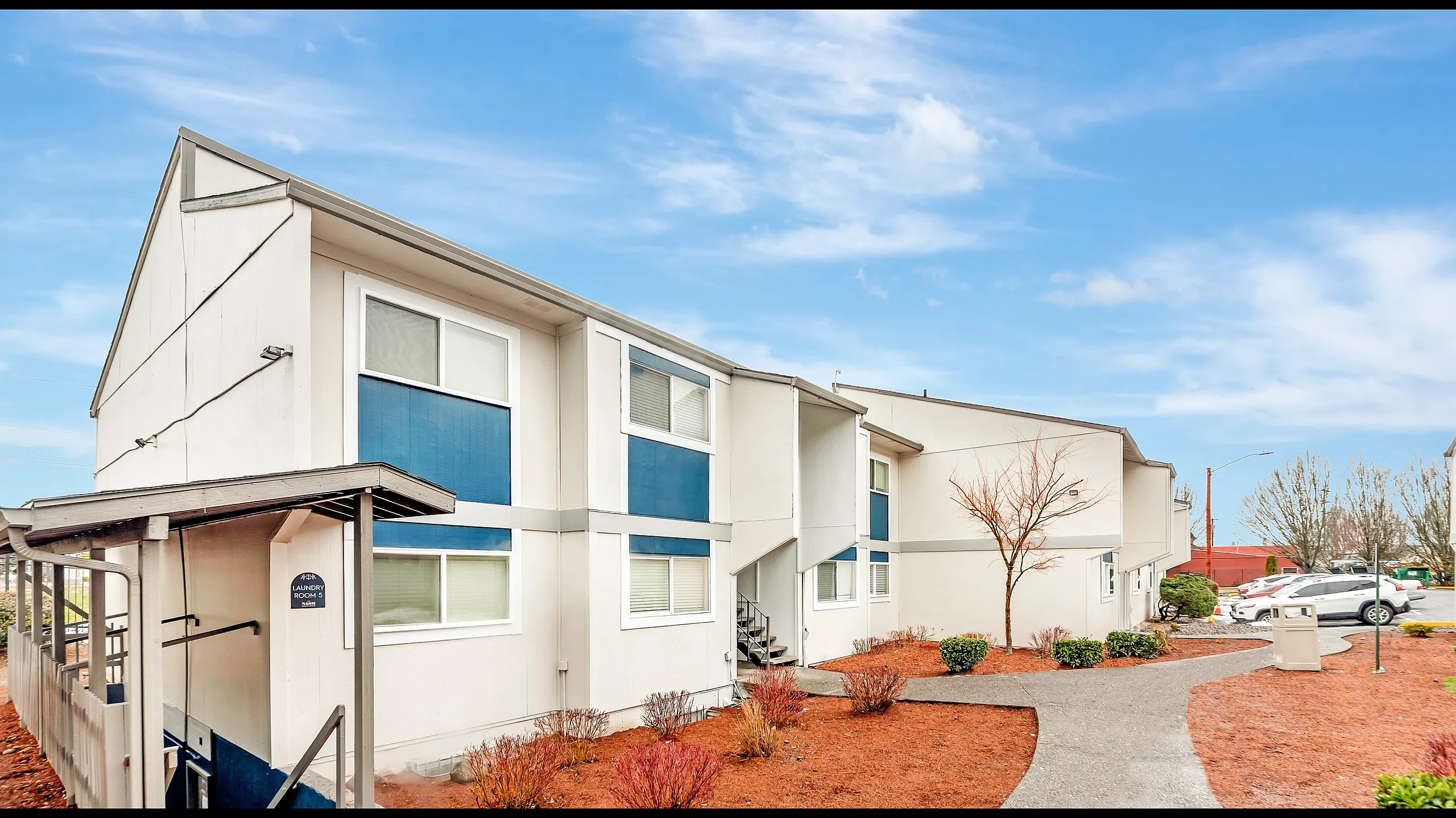 The Nash Exterior
