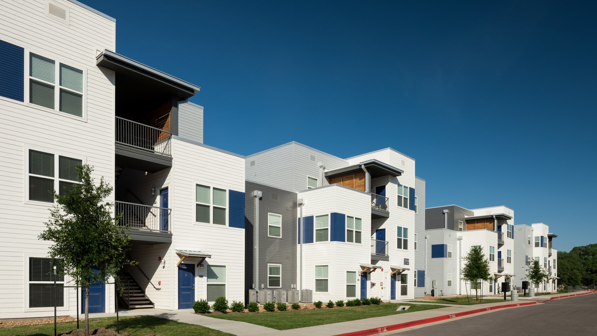 Outer view of the apartments | Park West  | College Station Apartments
