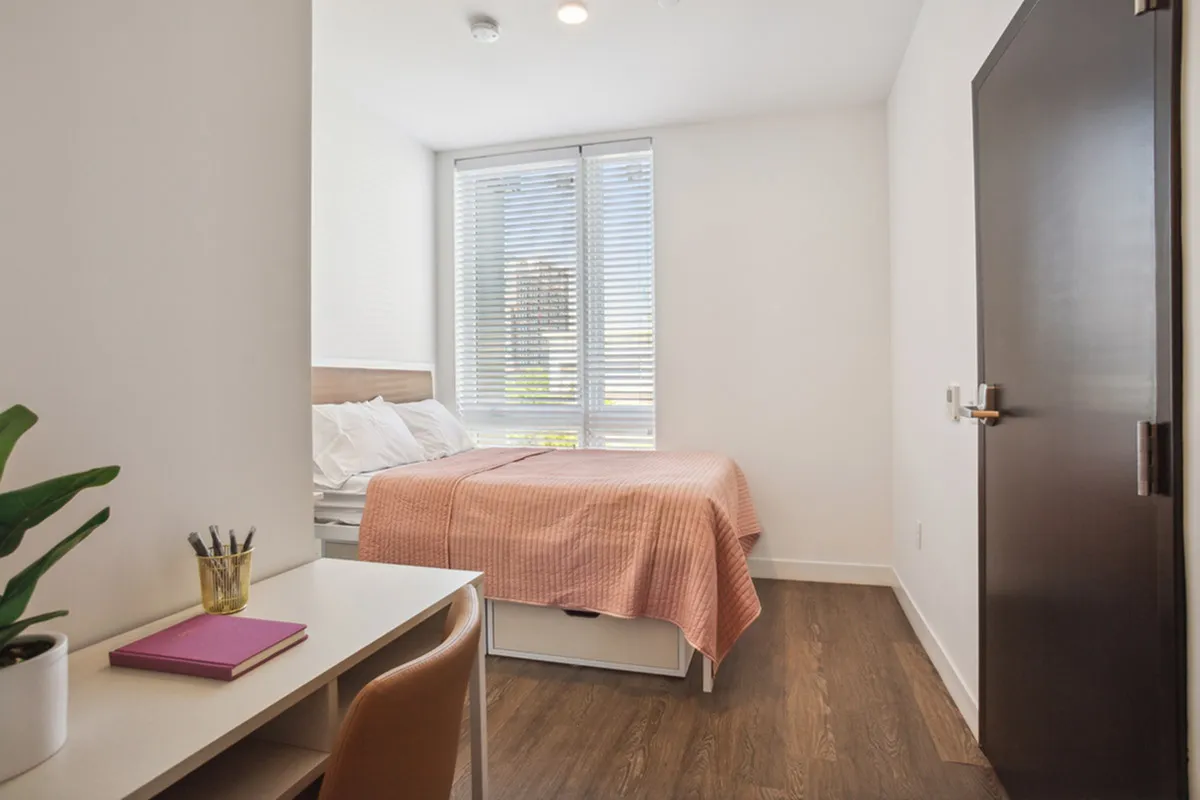 Midtown 2x2 - Bedroom