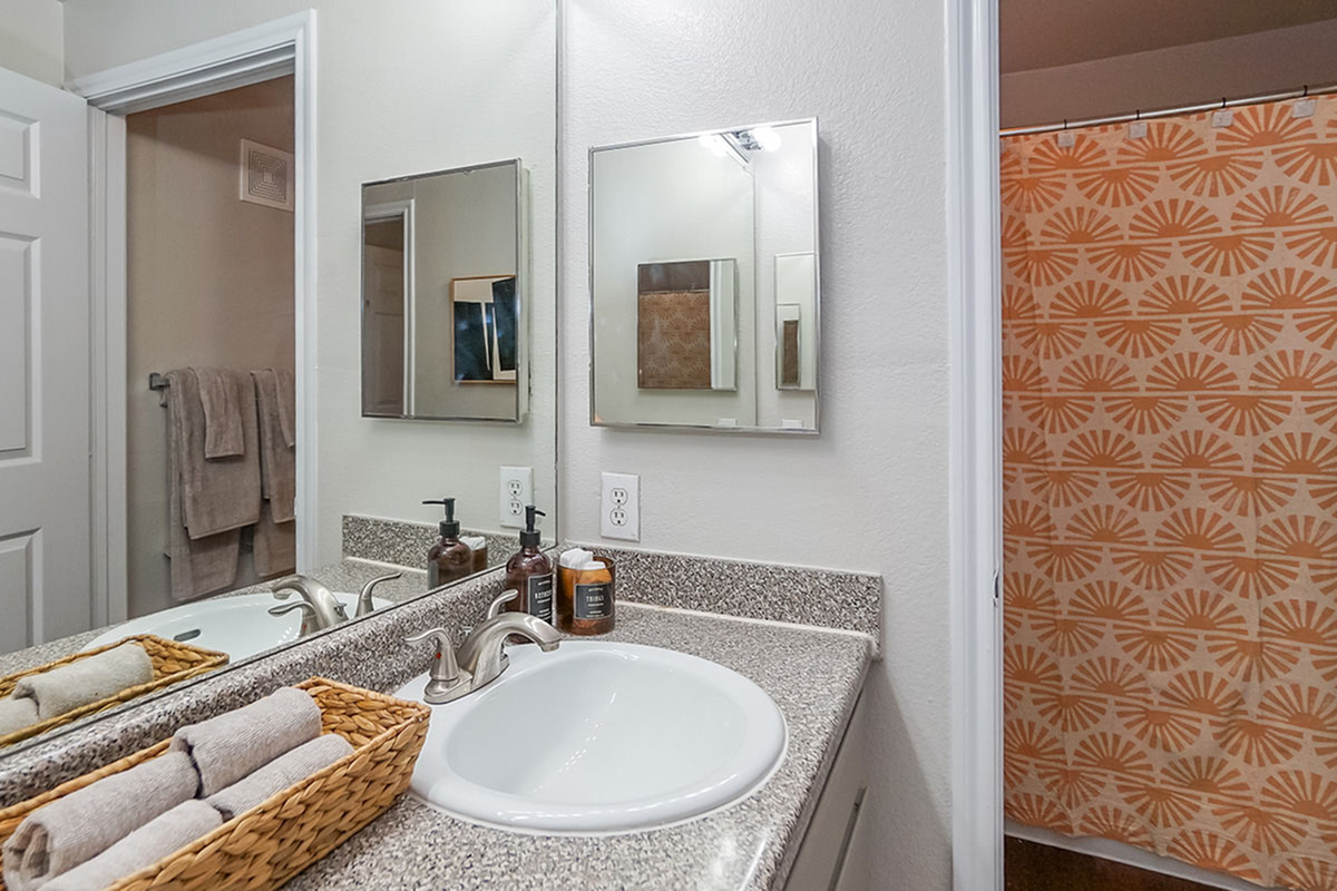1048 - 4x2 Bathroom