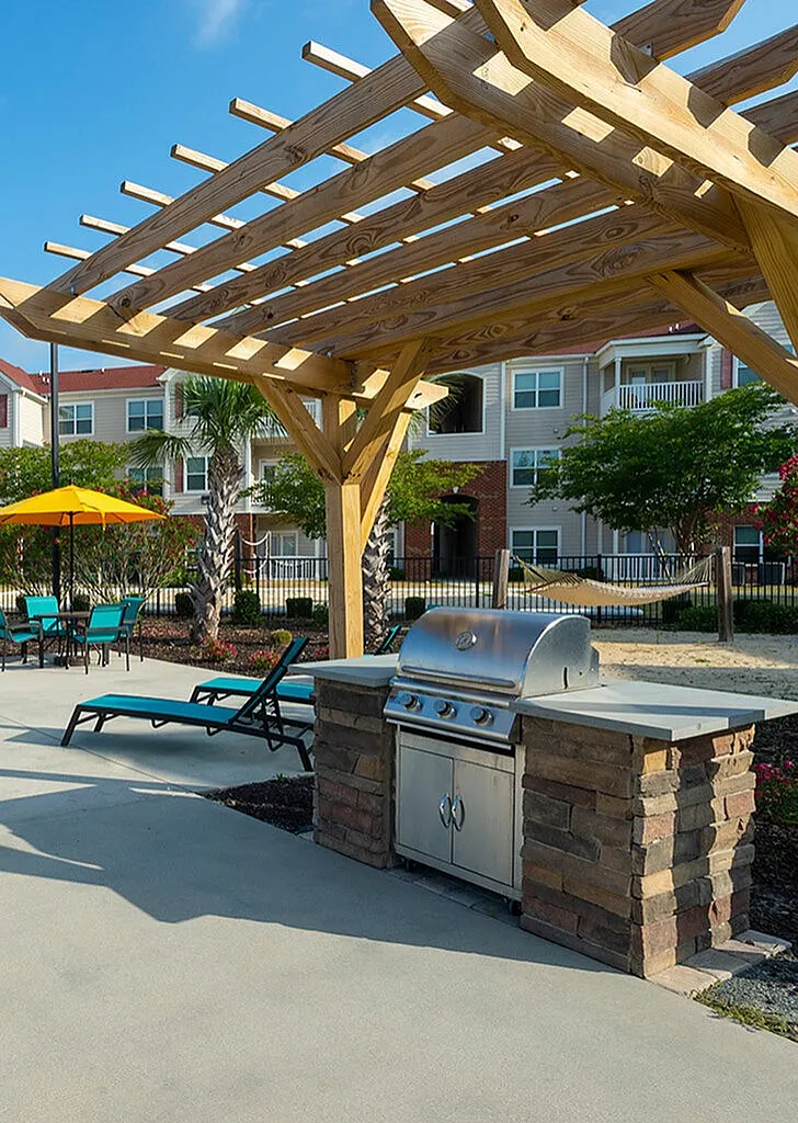 Outdoor Dining & BBQ area
