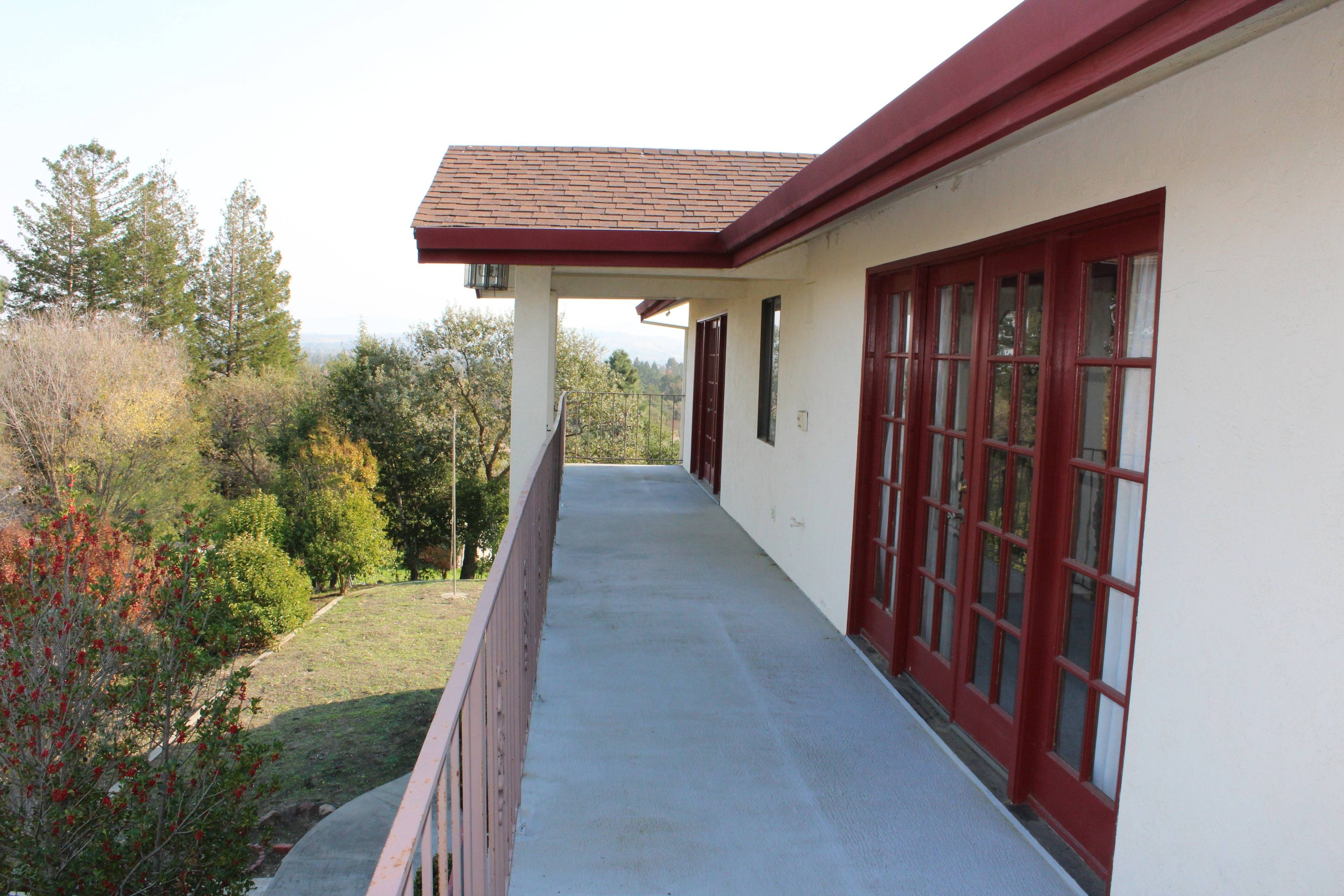Side Balcony