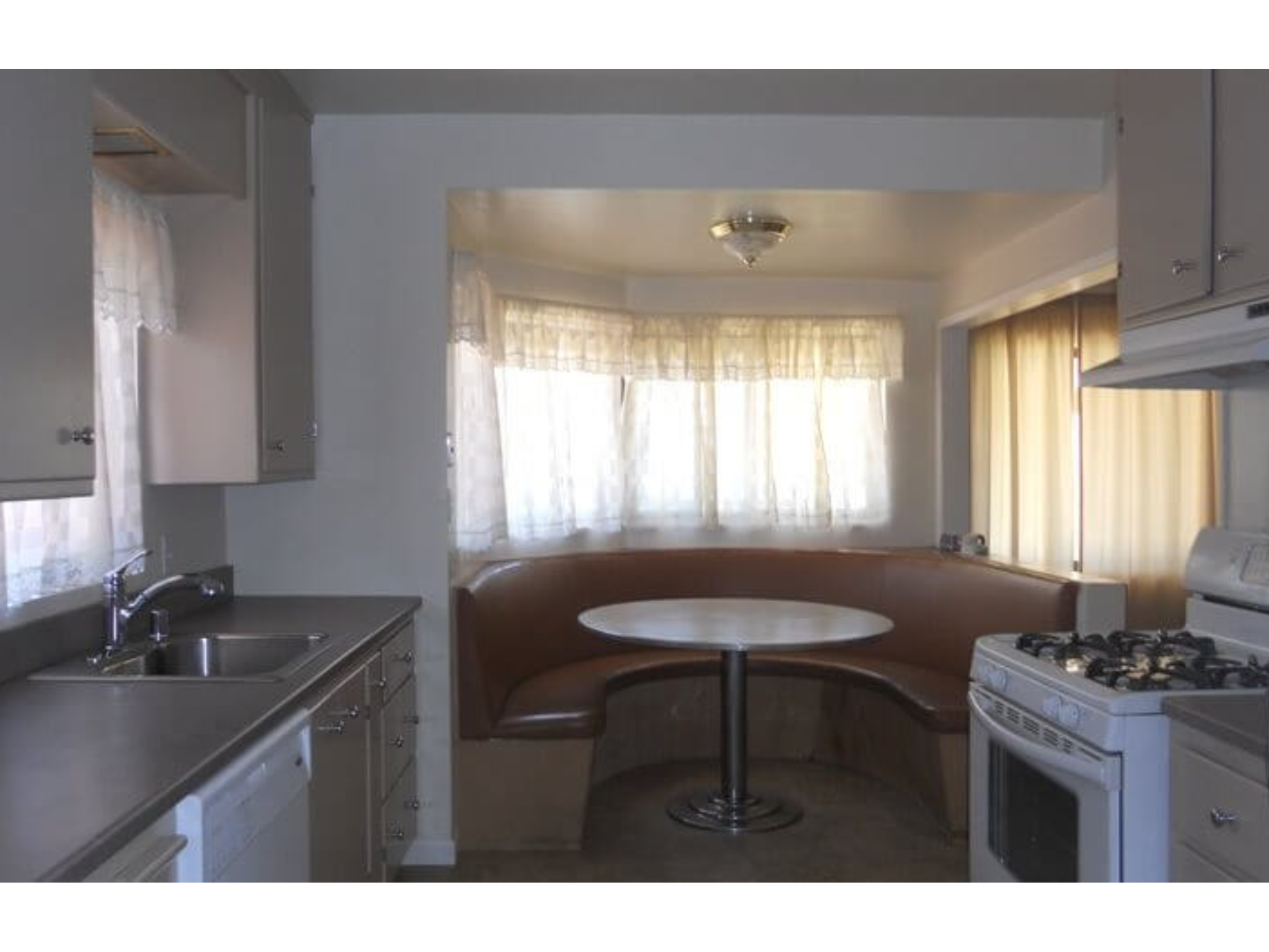 620 Juana - Kitchen