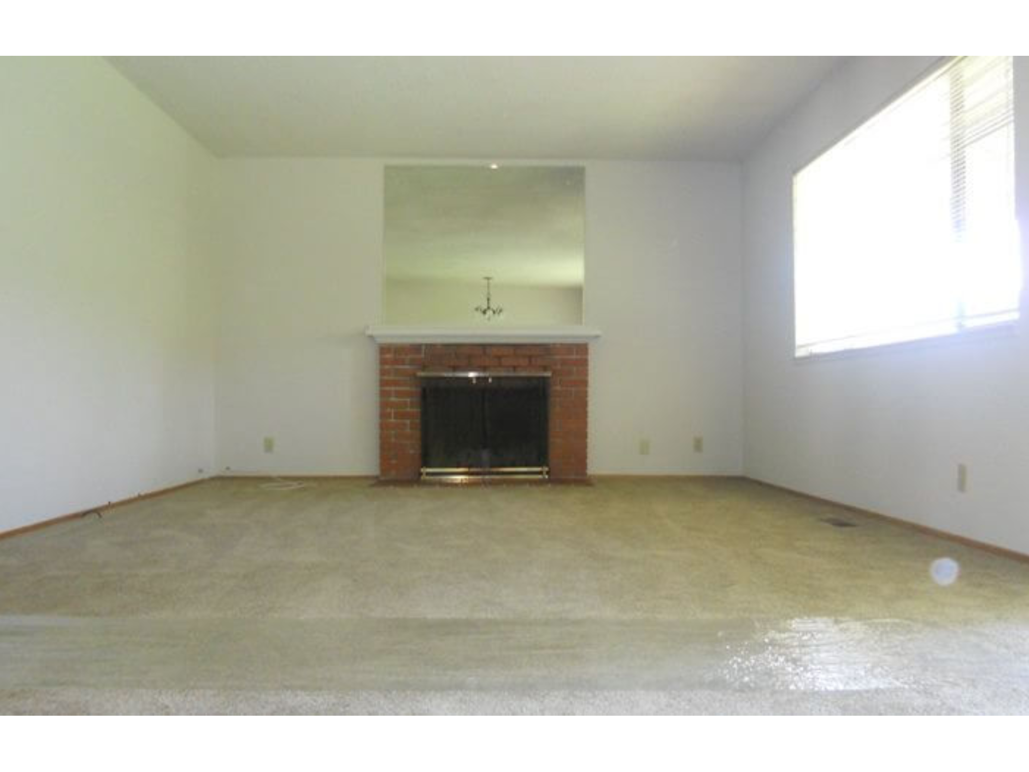 624 Juana - Living Room