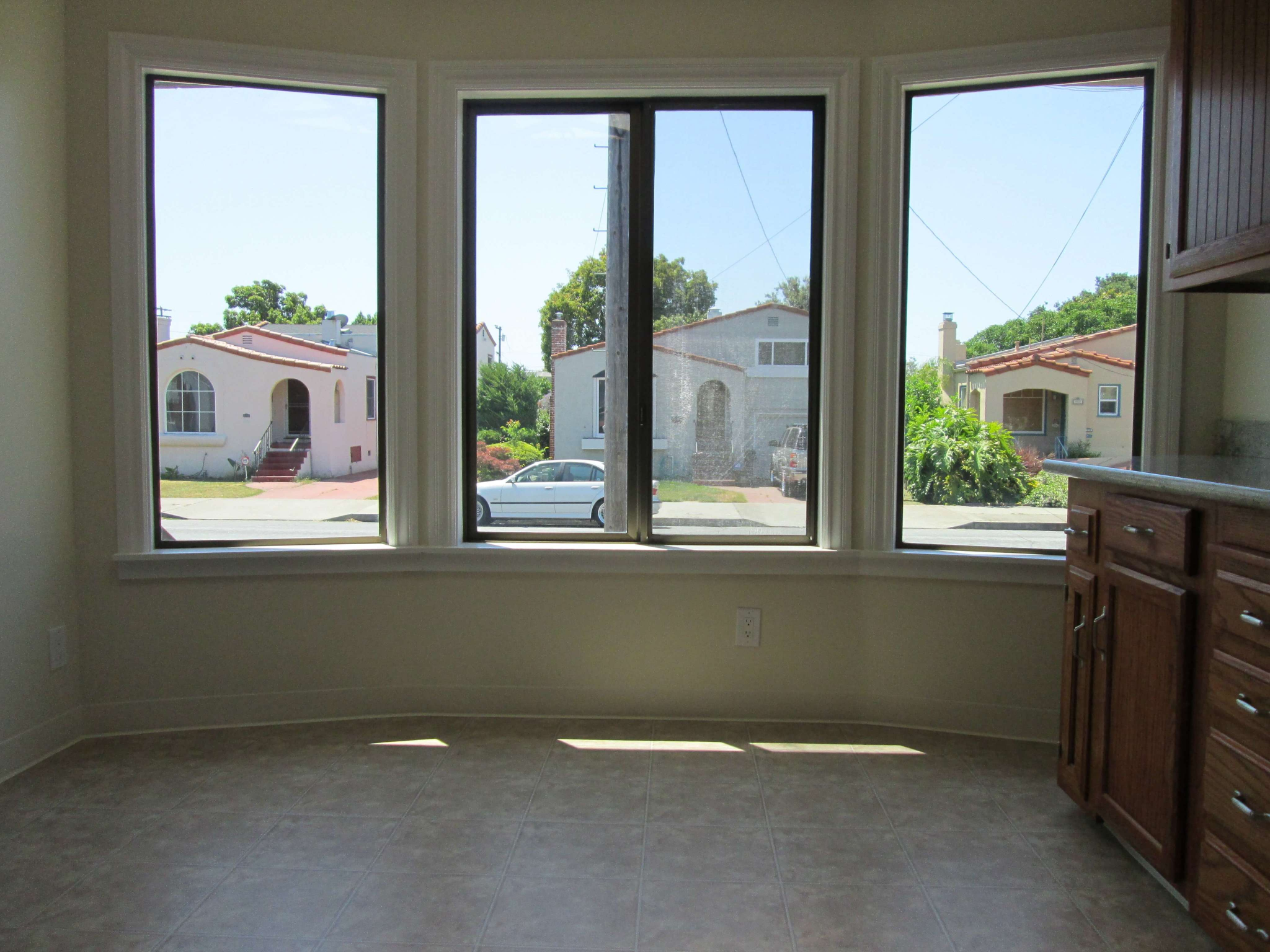 560 Juana - Dining