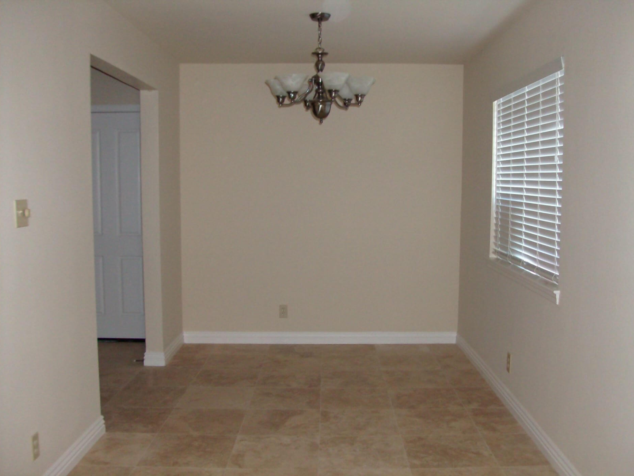 24175 Magna Ave - Dining