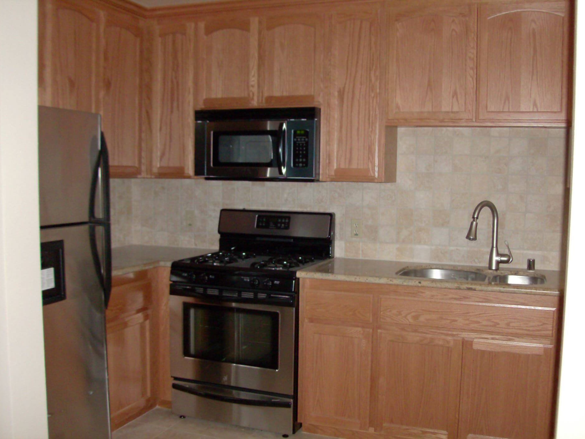 24175 Magna Ave - Kitchen