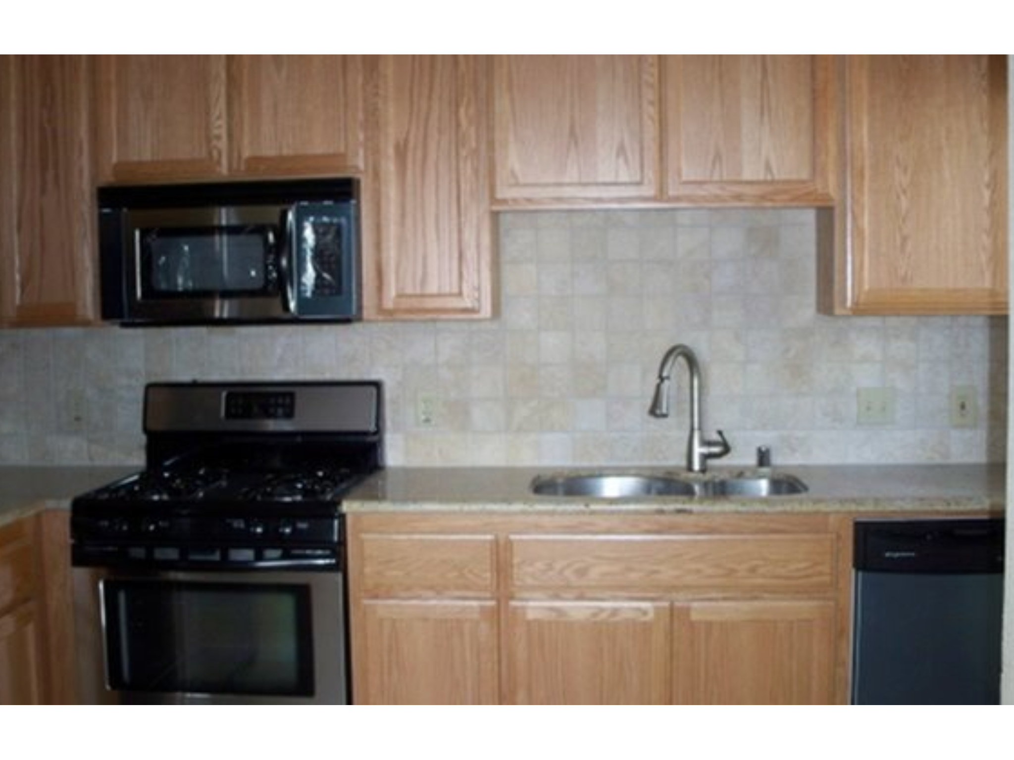 24175 Magna Ave - Kitchen