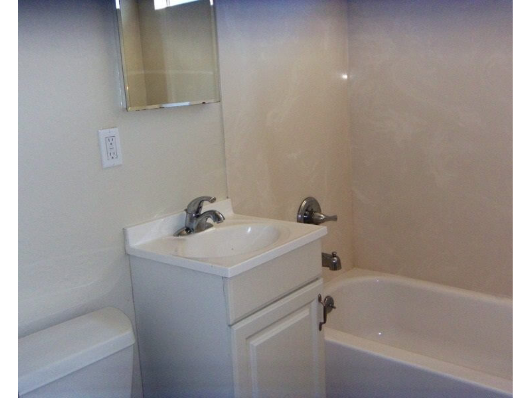 24177 Magna Ave - Bathroom