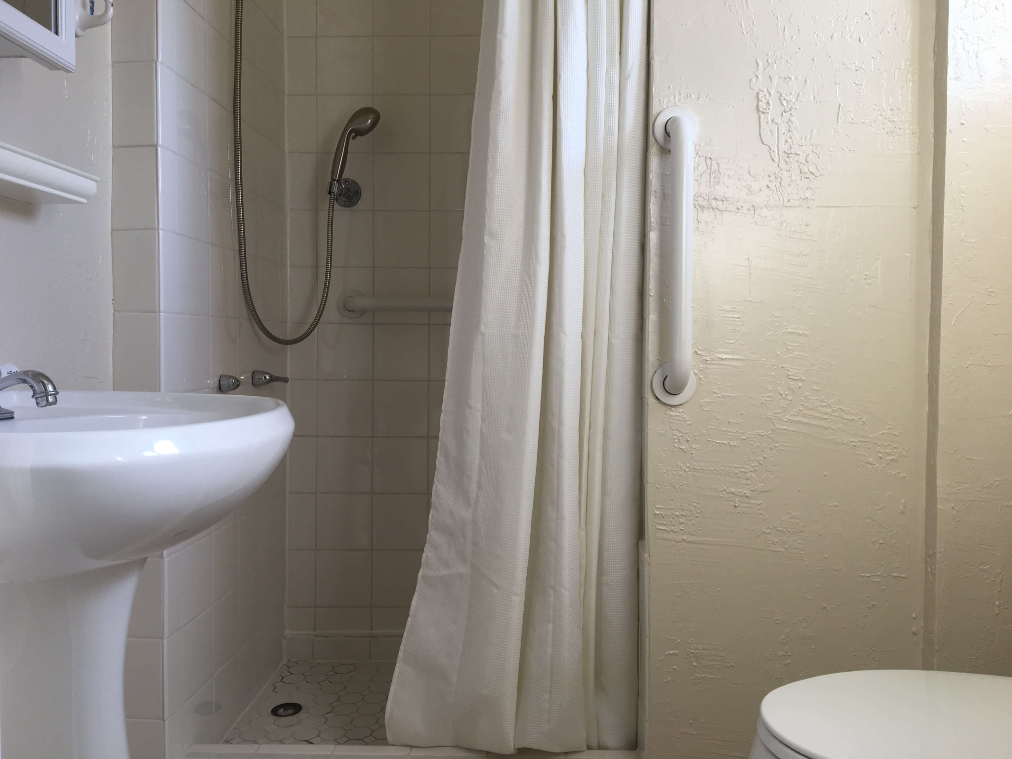 1719 B St. - Bathroom