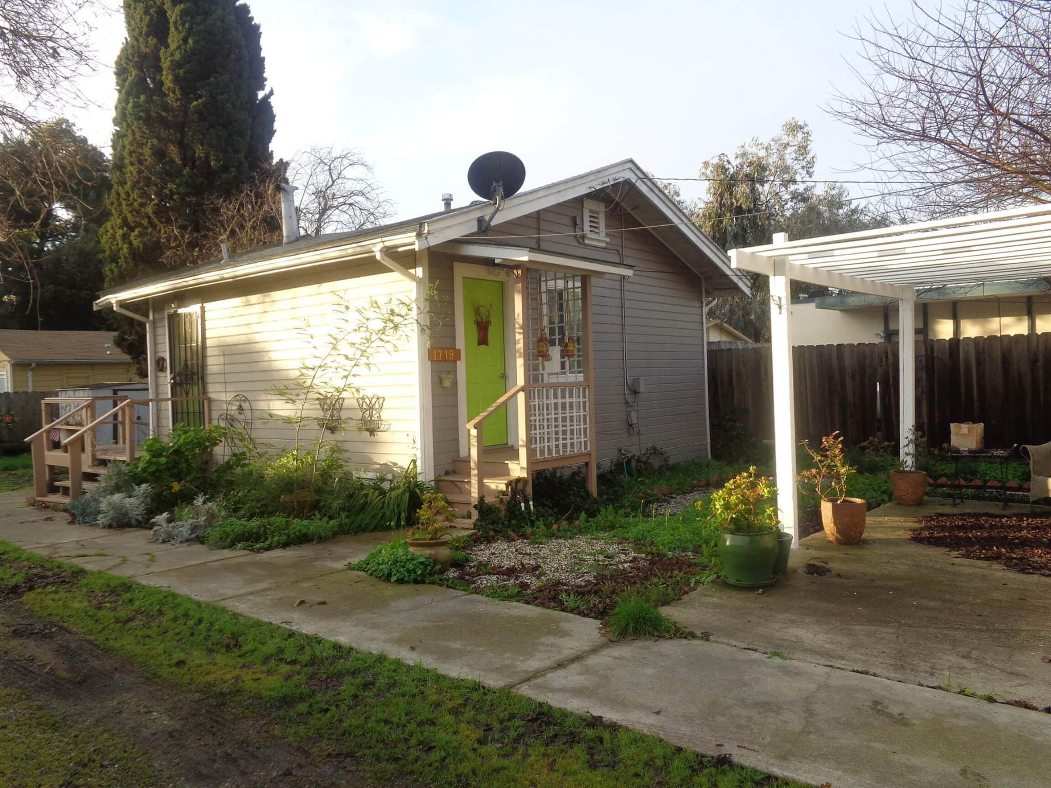 1719 B St. - Exterior