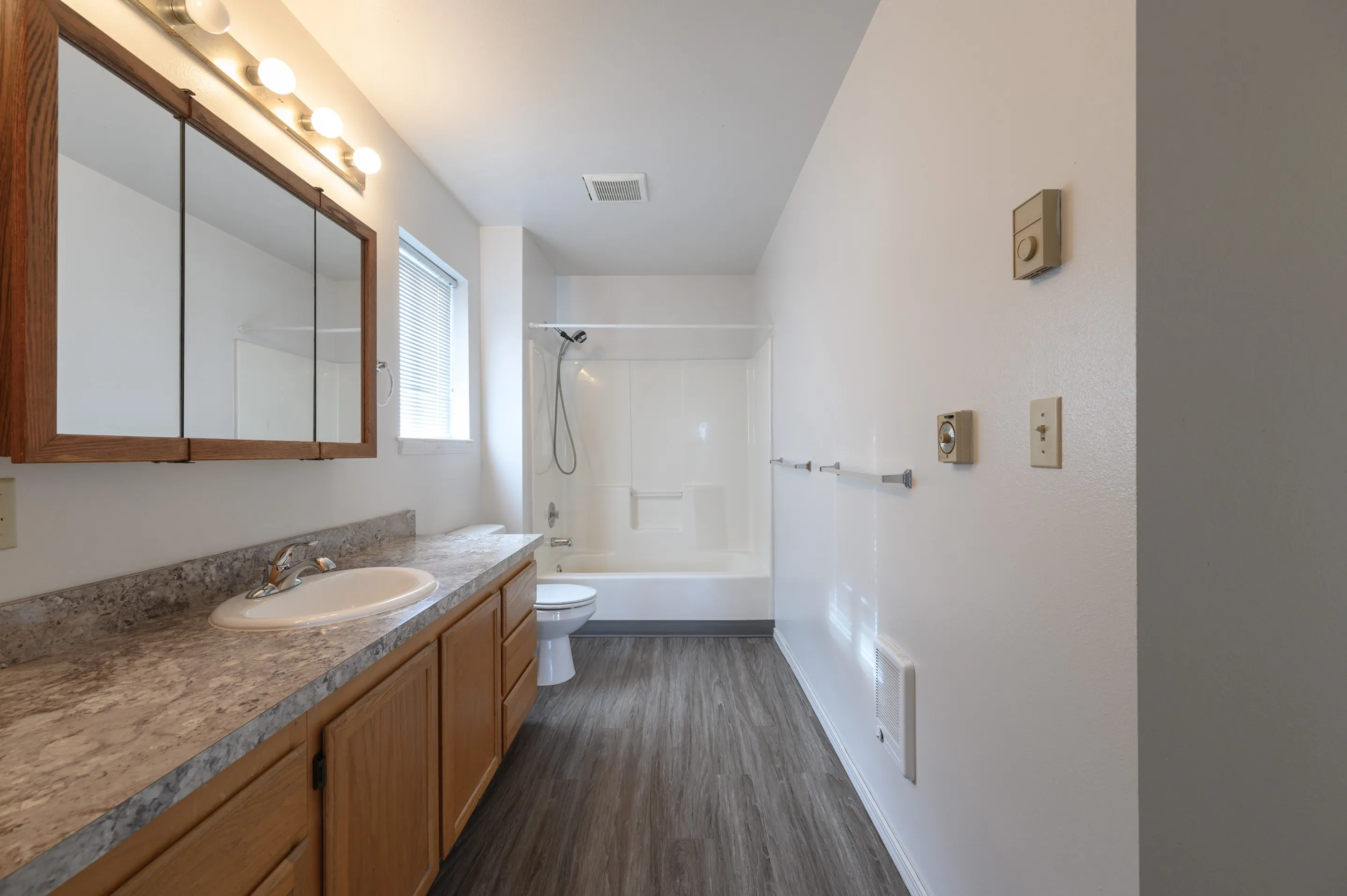 3-Bed 2-Bath Bathroom