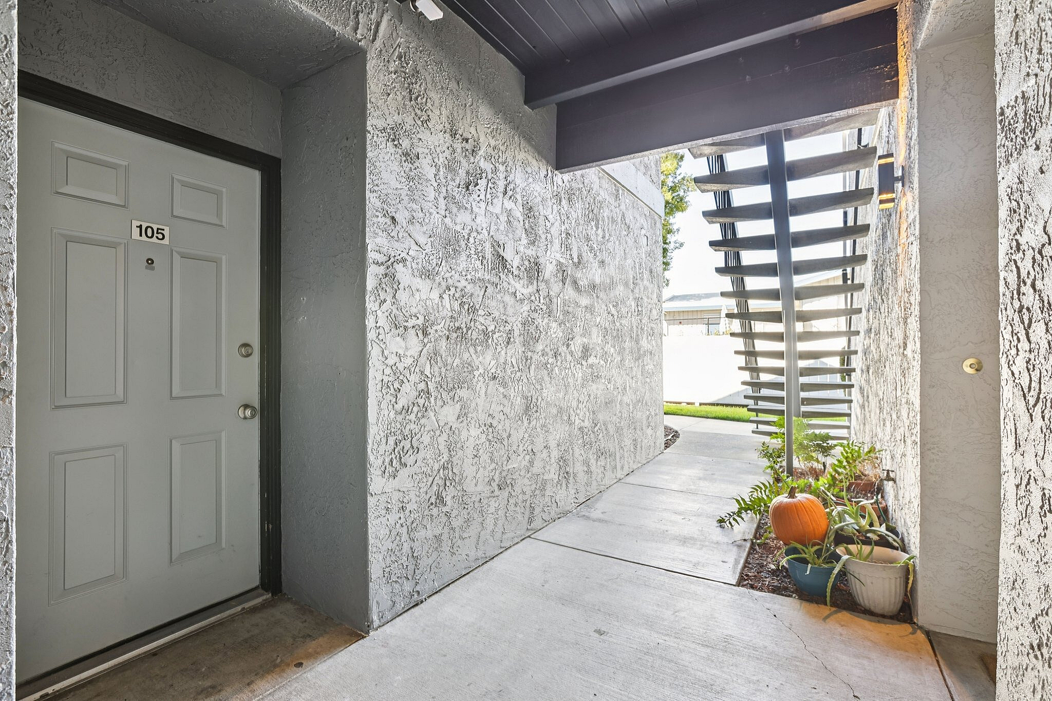 Interior 2x2