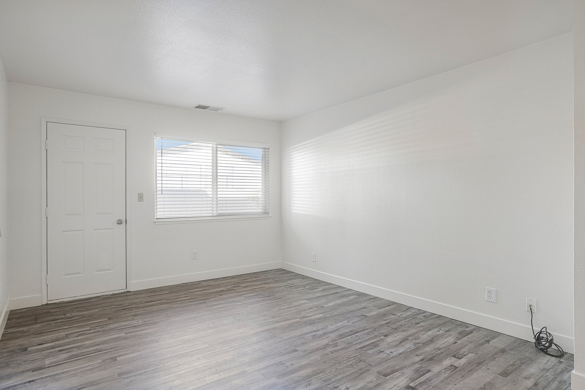 Interior 2x2