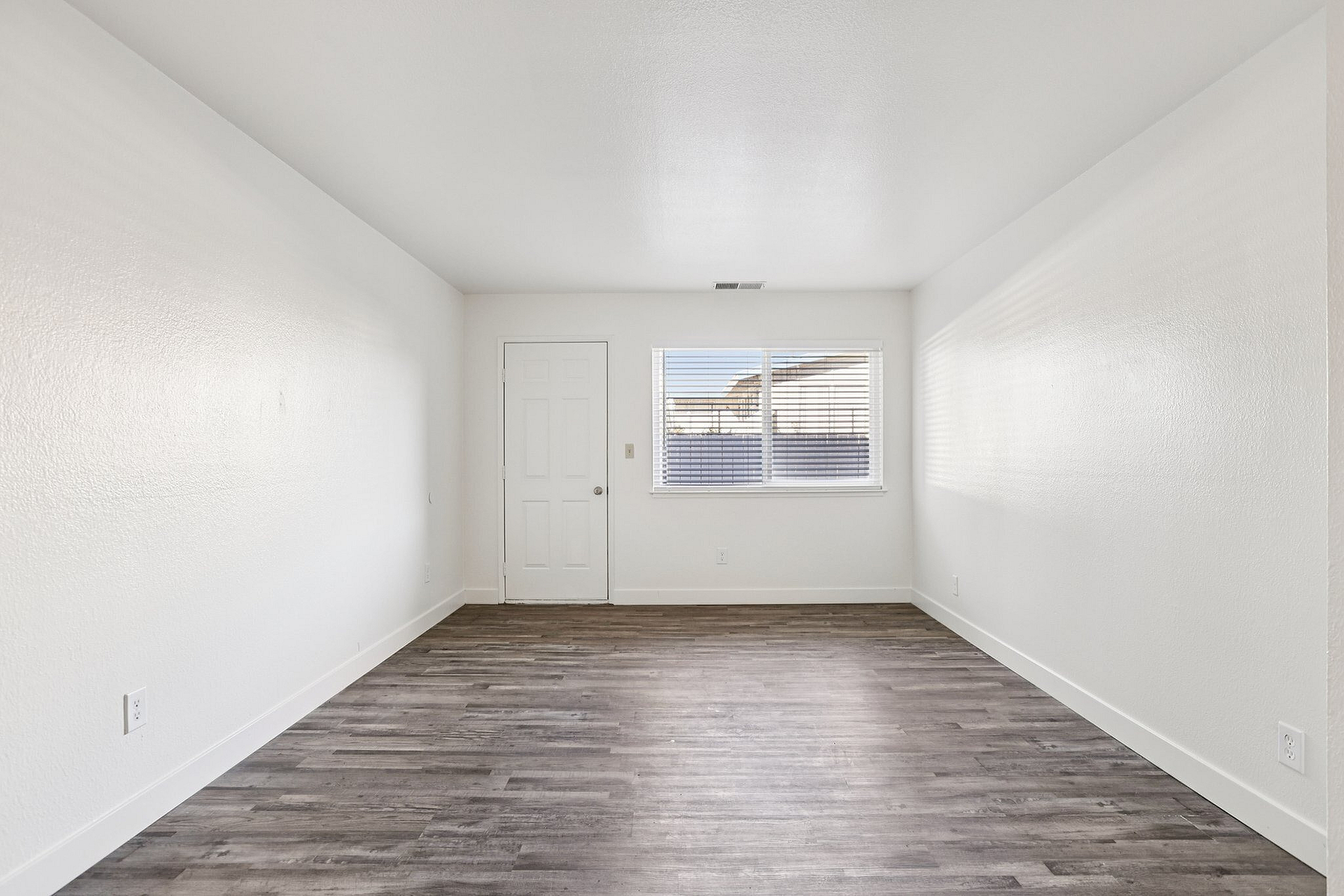 Interior 2x2