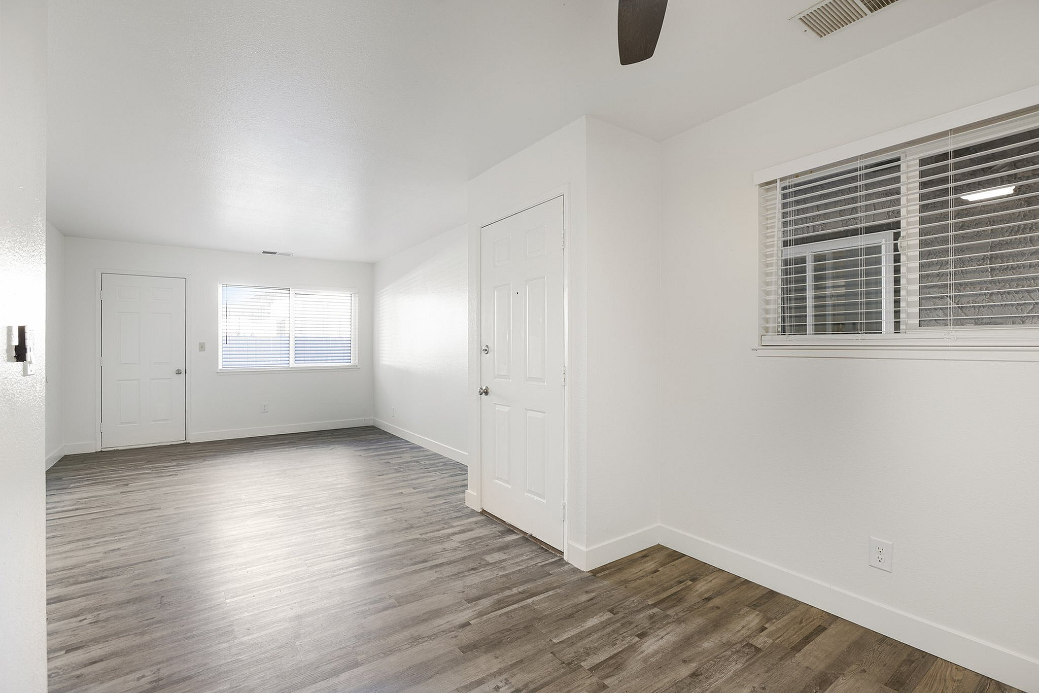 Interior 2x2