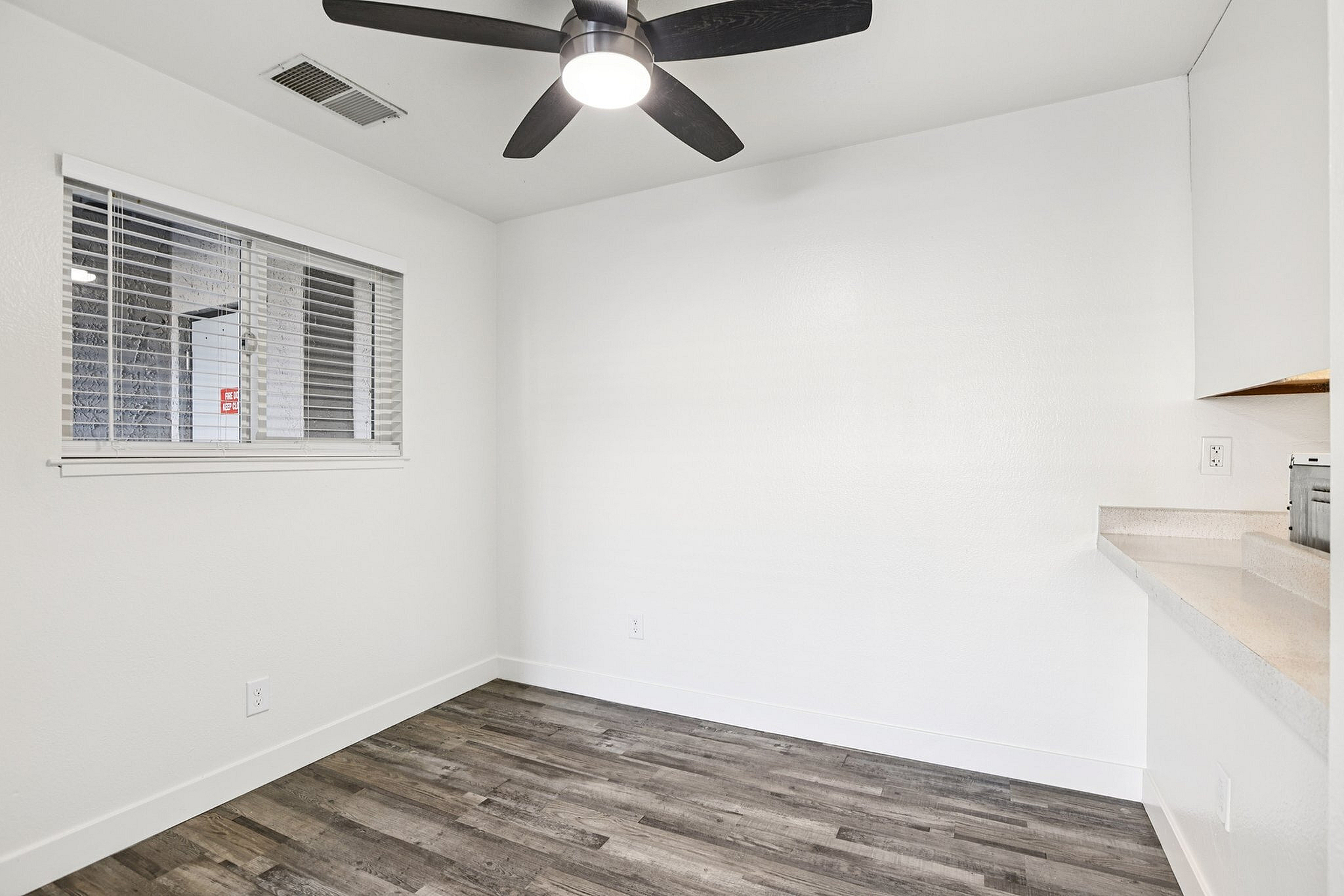 Interior 2x2
