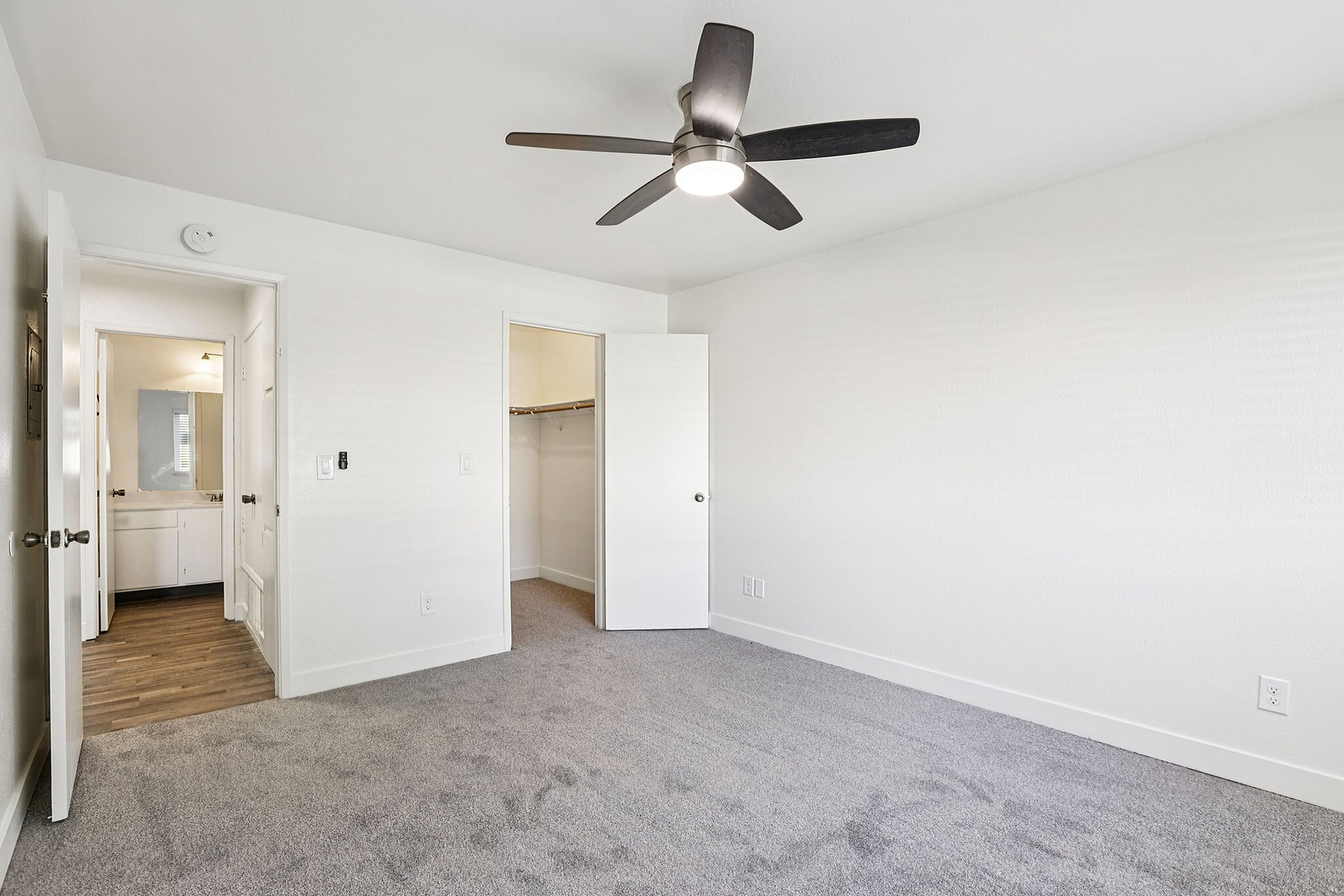 Interior 2x2
