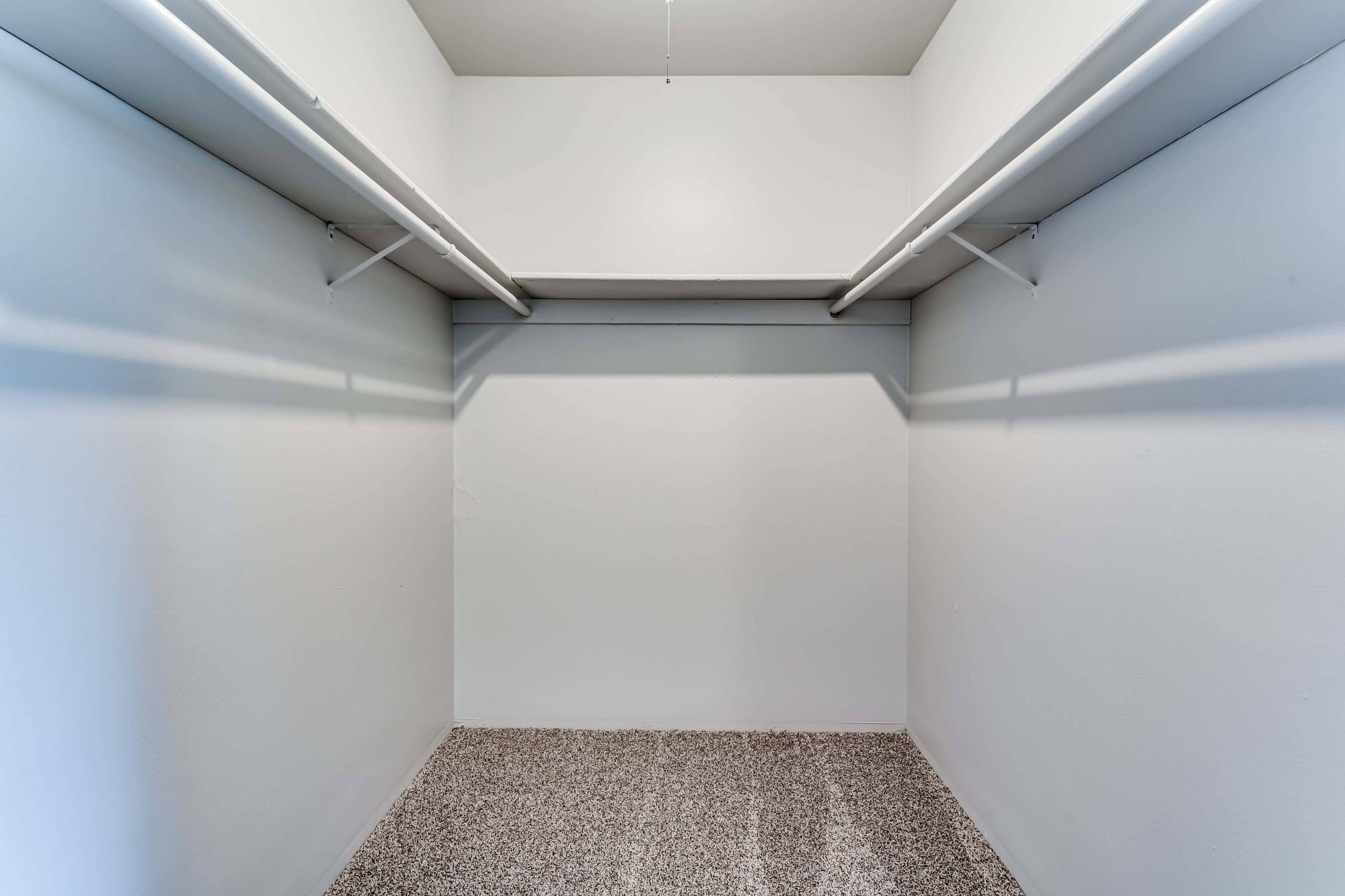 2x1 Walk In Closet